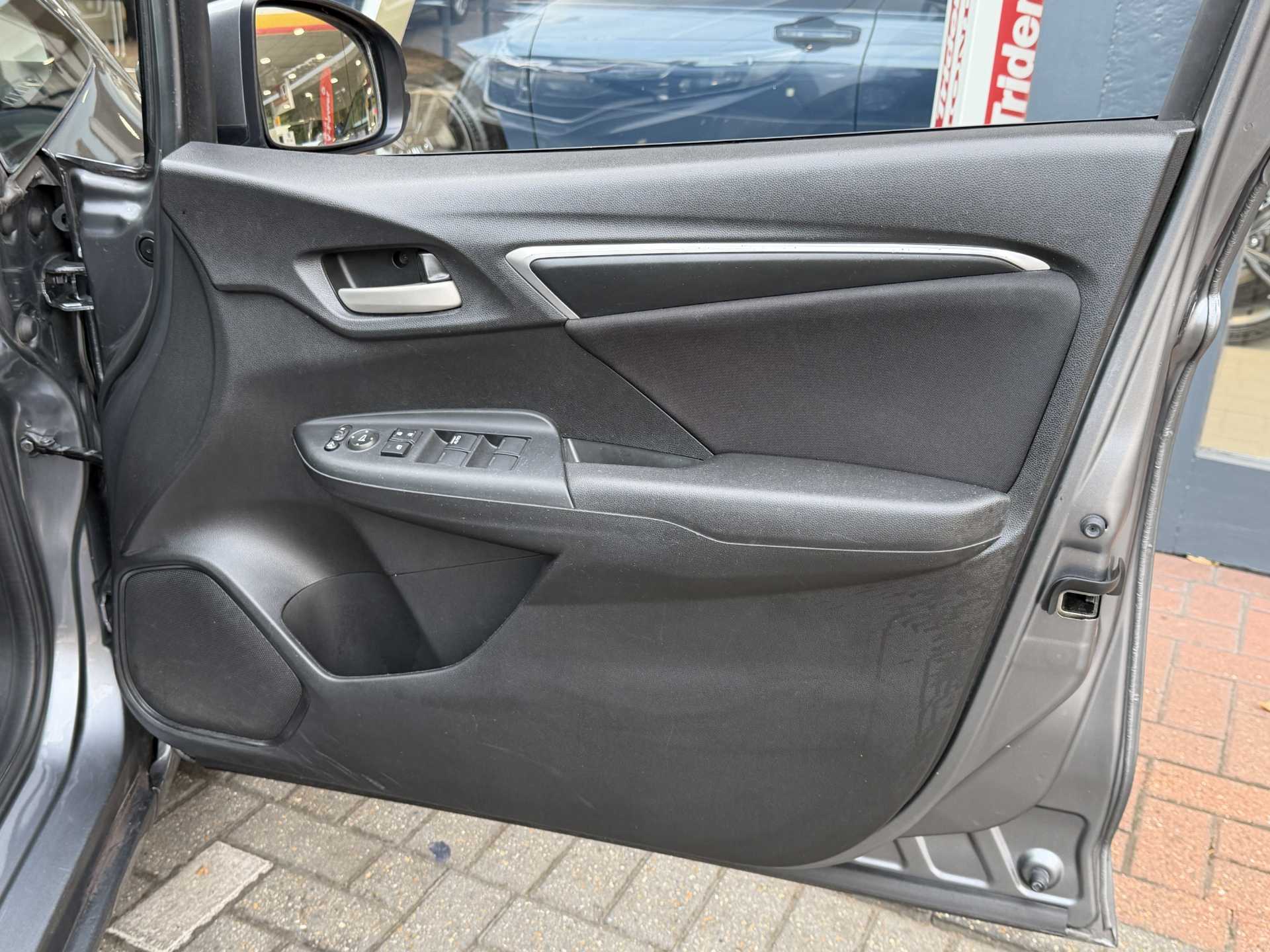 Honda Jazz 1.3 i-VTEC SE Navi 5dr CVT - Image 17