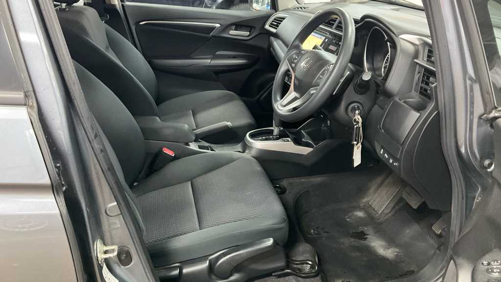 Honda JAZZ 1.3 i-VTEC SE Navi 5dr CVT - Image 2