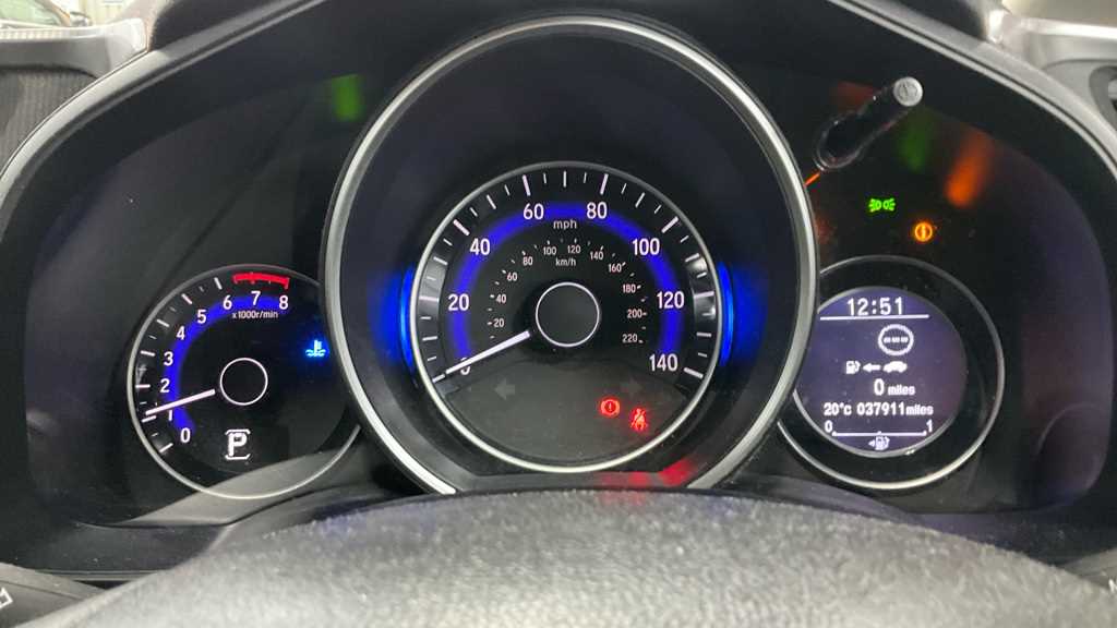 Honda JAZZ 1.3 i-VTEC SE Navi 5dr CVT - Image 9
