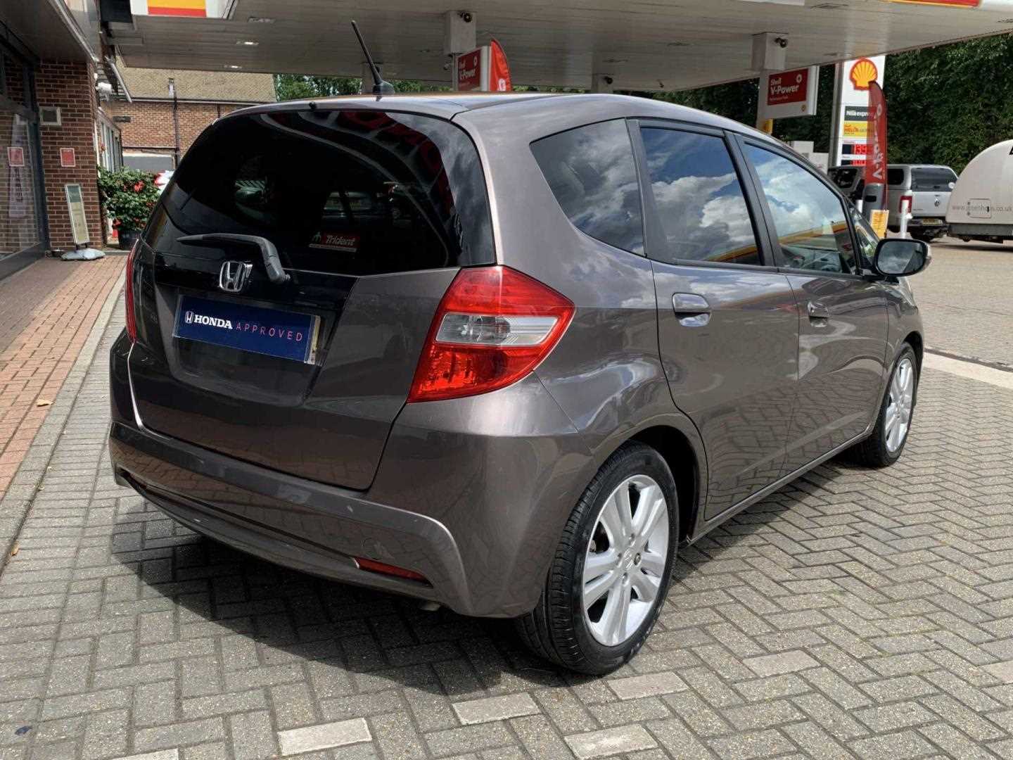 Honda JAZZ 1.4 i-VTEC ES Plus 5dr - Image 12