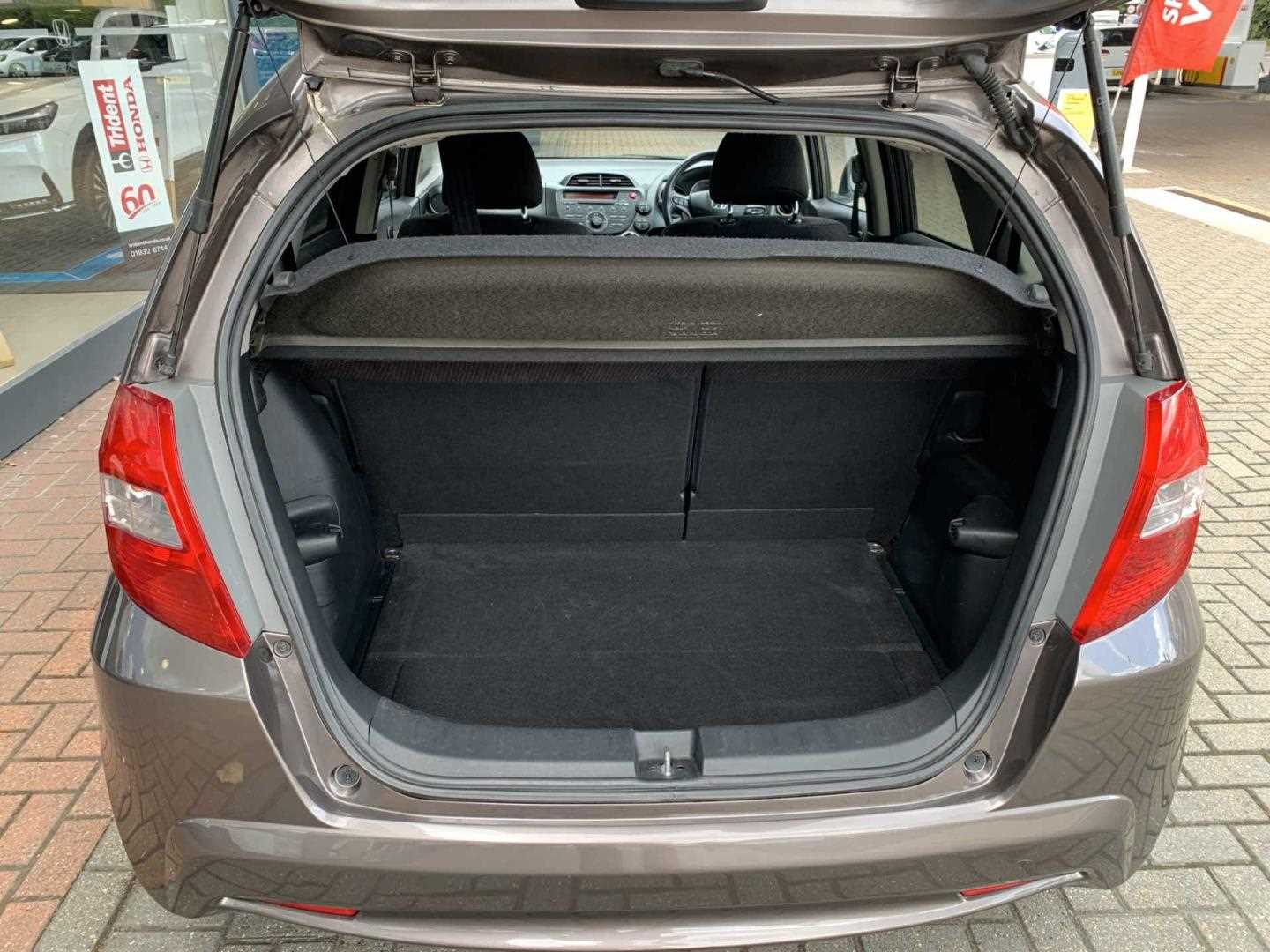 Honda JAZZ 1.4 i-VTEC ES Plus 5dr - Image 13