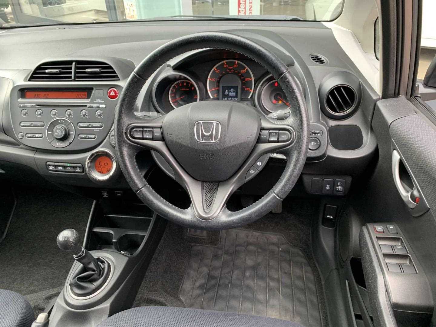 Honda JAZZ 1.4 i-VTEC ES Plus 5dr - Image 16