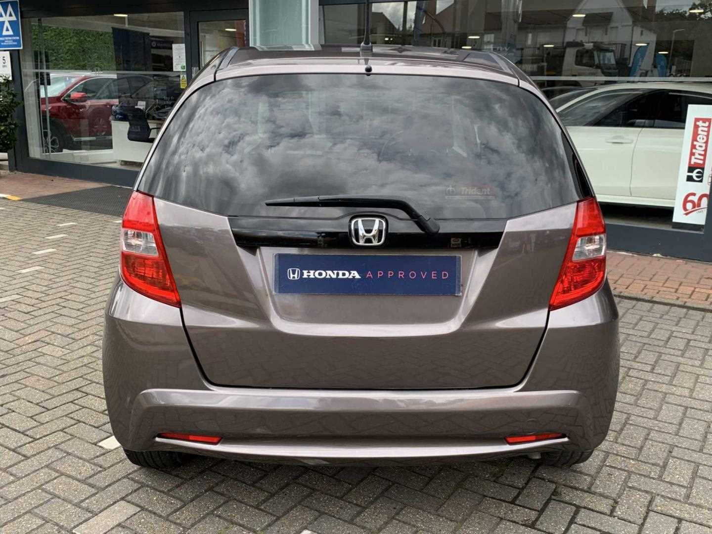 Honda JAZZ 1.4 i-VTEC ES Plus 5dr - Image 7