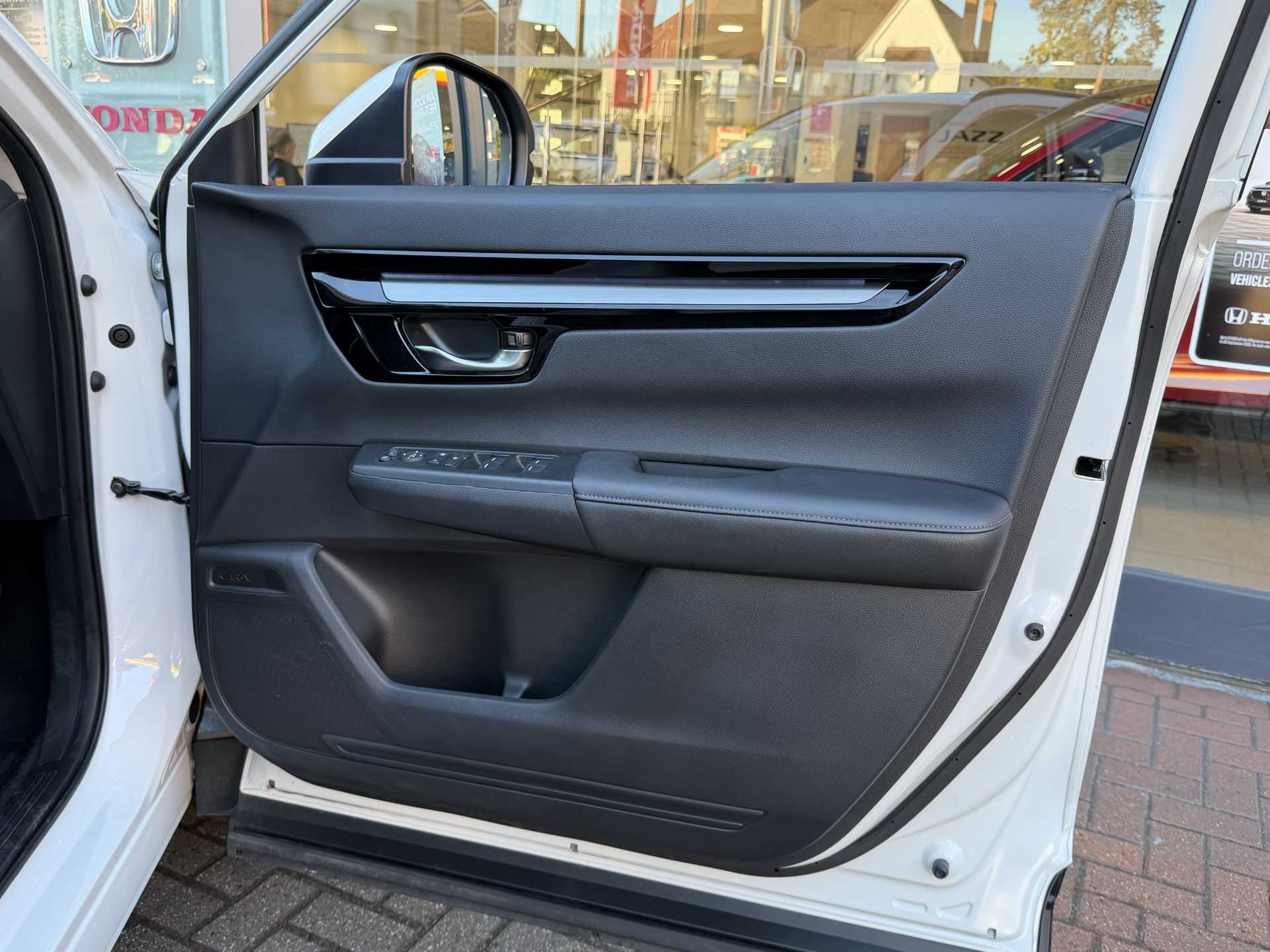 Honda CR-V 2.0 eHEV Elegance 5dr eCVT — image 17