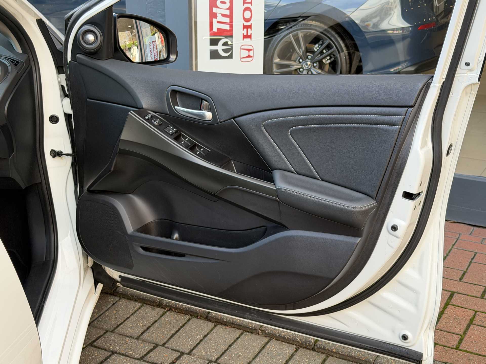 Honda Civic 1.8 i-VTEC SR 5dr Auto [DASP] - Image 17