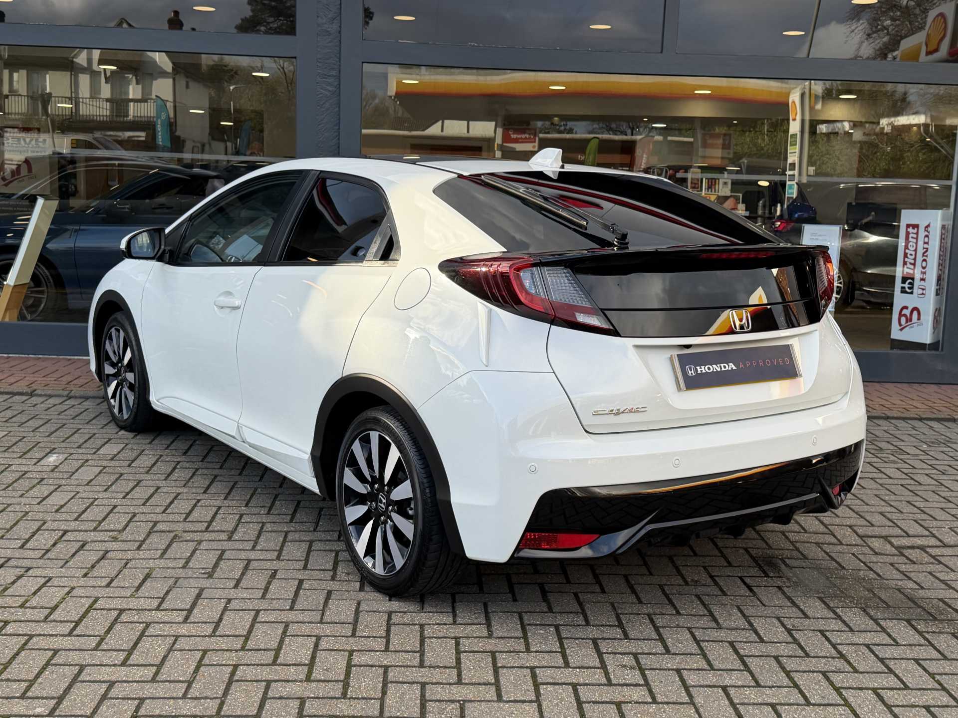 Honda Civic 1.8 i-VTEC SR 5dr Auto [DASP] - Image 3
