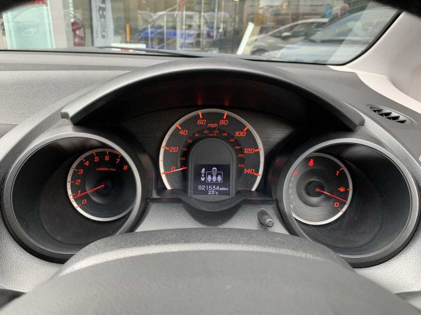 Honda JAZZ 1.4 i-VTEC ES Plus 5dr CVT - Image 11