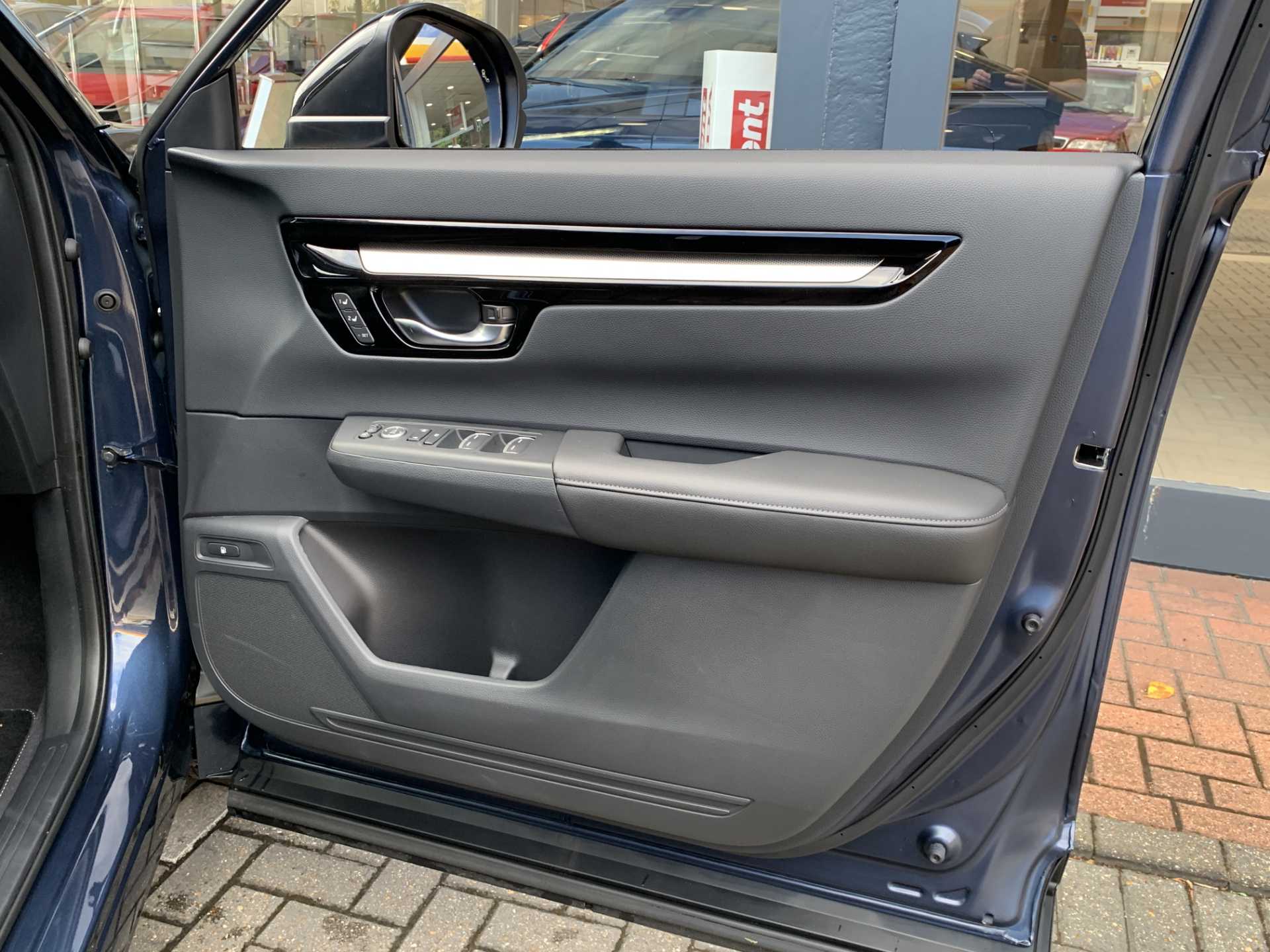 Honda CR-V 2.0 ePHEV Advance Tech 5dr eCVT - Image 17