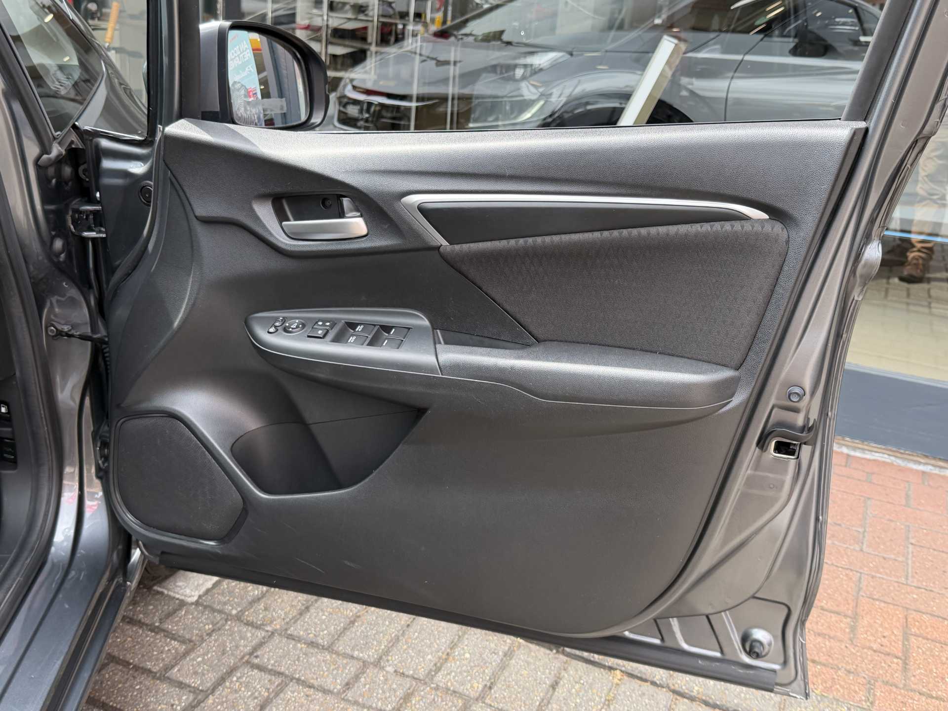 Honda Jazz 1.3 i-VTEC EX Navi 5dr CVT - Image 17