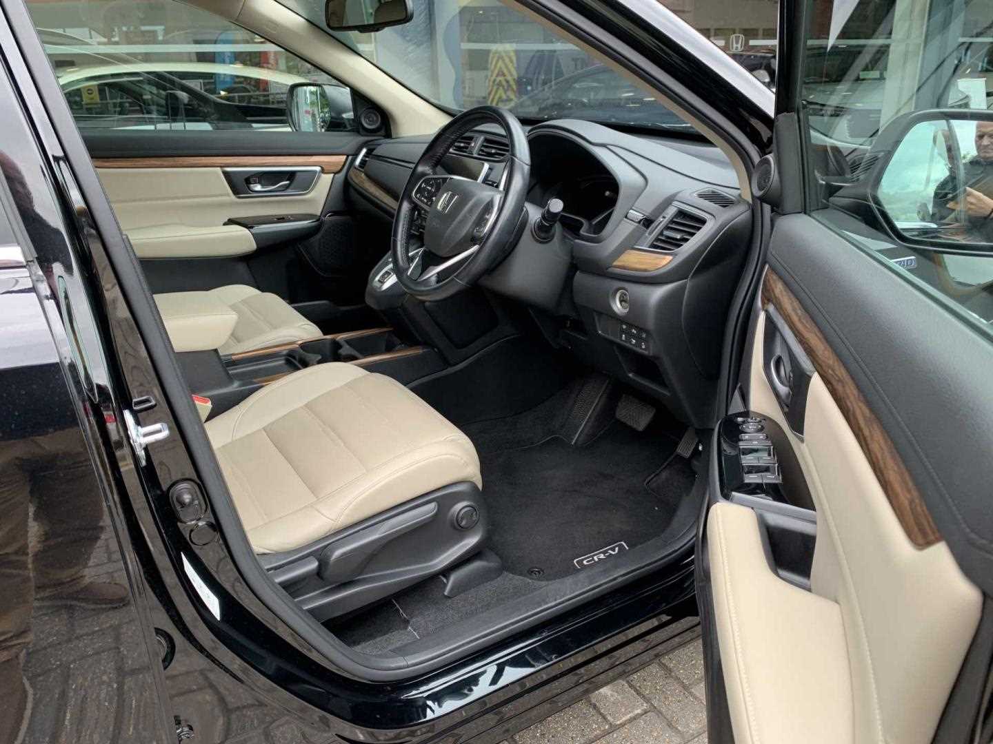 Honda CR-V 2.0 i-MMD Hybrid SR 5dr eCVT - Image 15