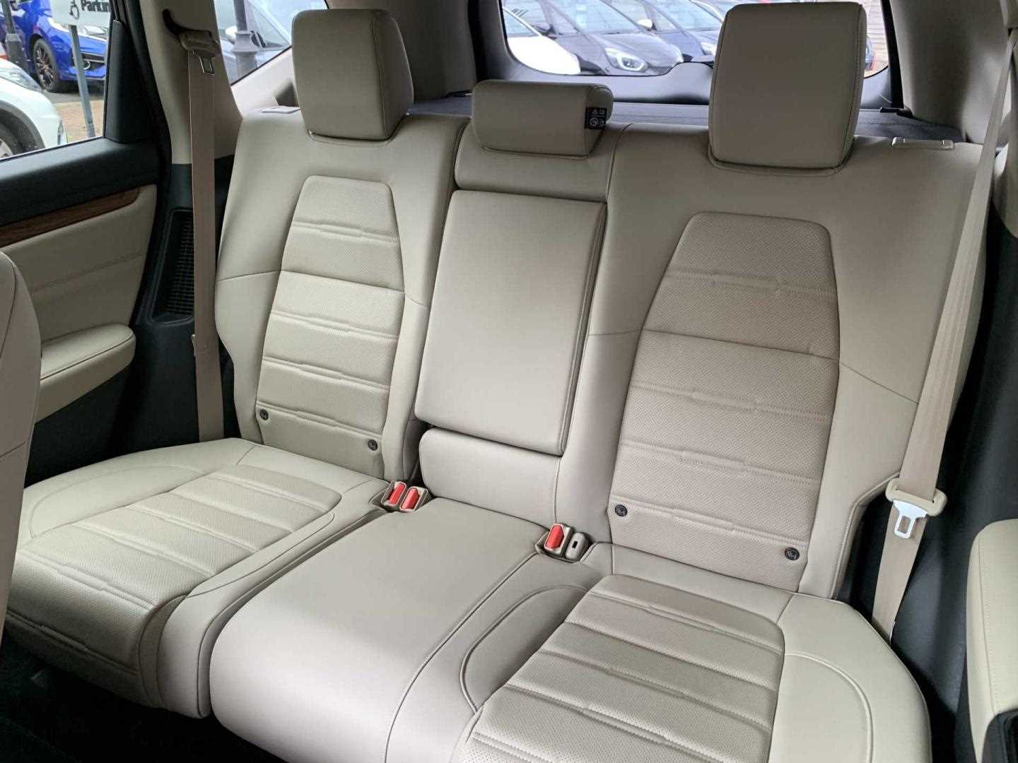 Honda CR-V 2.0 i-MMD Hybrid SR 5dr eCVT - Image 8