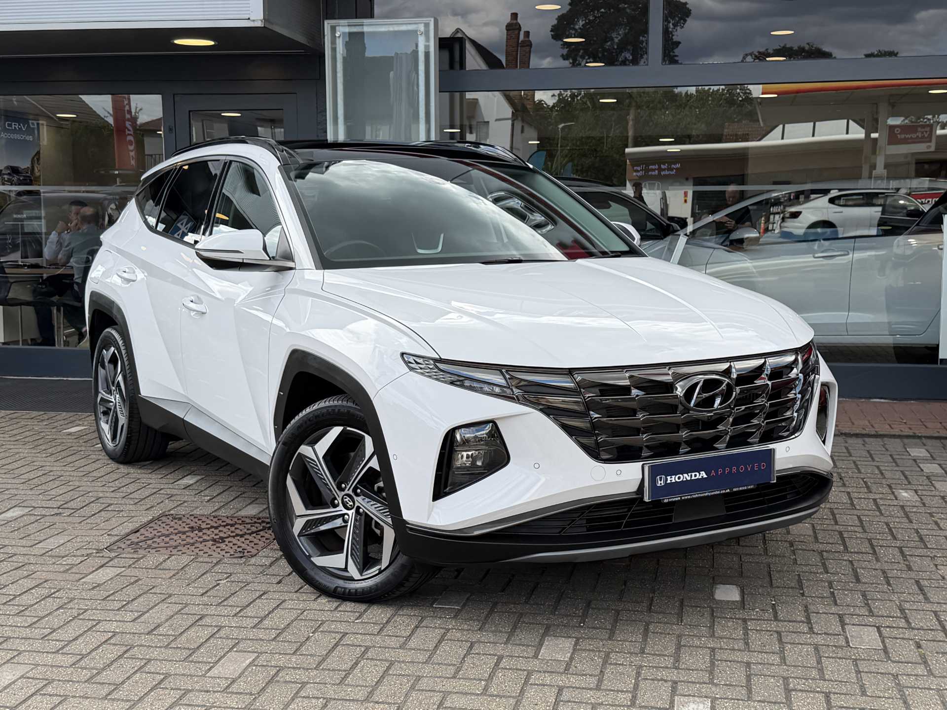 Hyundai TUCSON 1.6 TGDi Plug-in Hybrid Ultimate 5dr 4WD Auto - Image 1