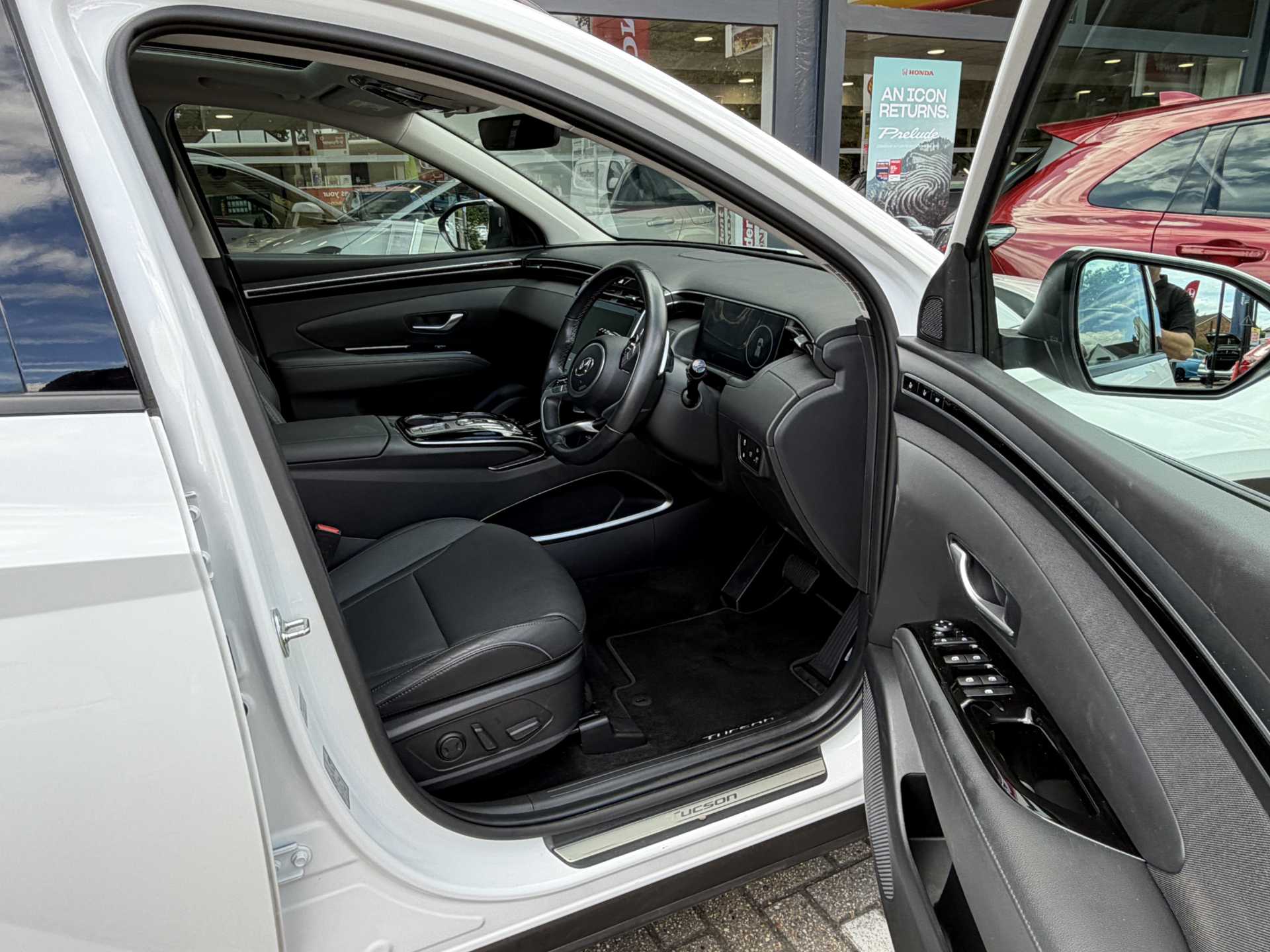 Hyundai TUCSON 1.6 TGDi Plug-in Hybrid Ultimate 5dr 4WD Auto - Image 15