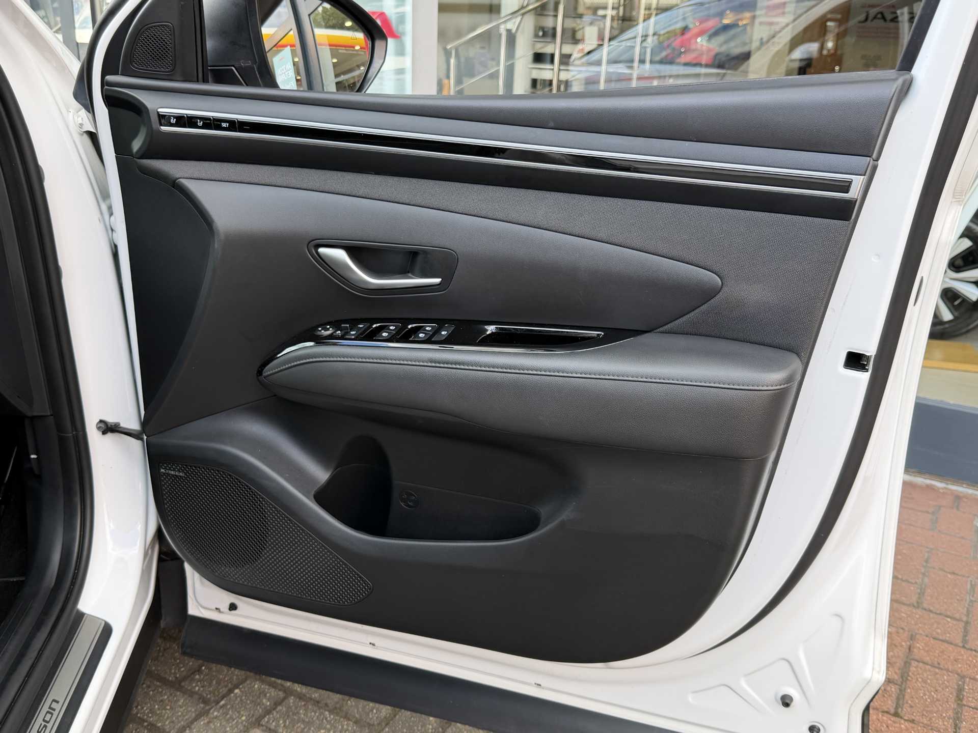 Hyundai TUCSON 1.6 TGDi Plug-in Hybrid Ultimate 5dr 4WD Auto - Image 17