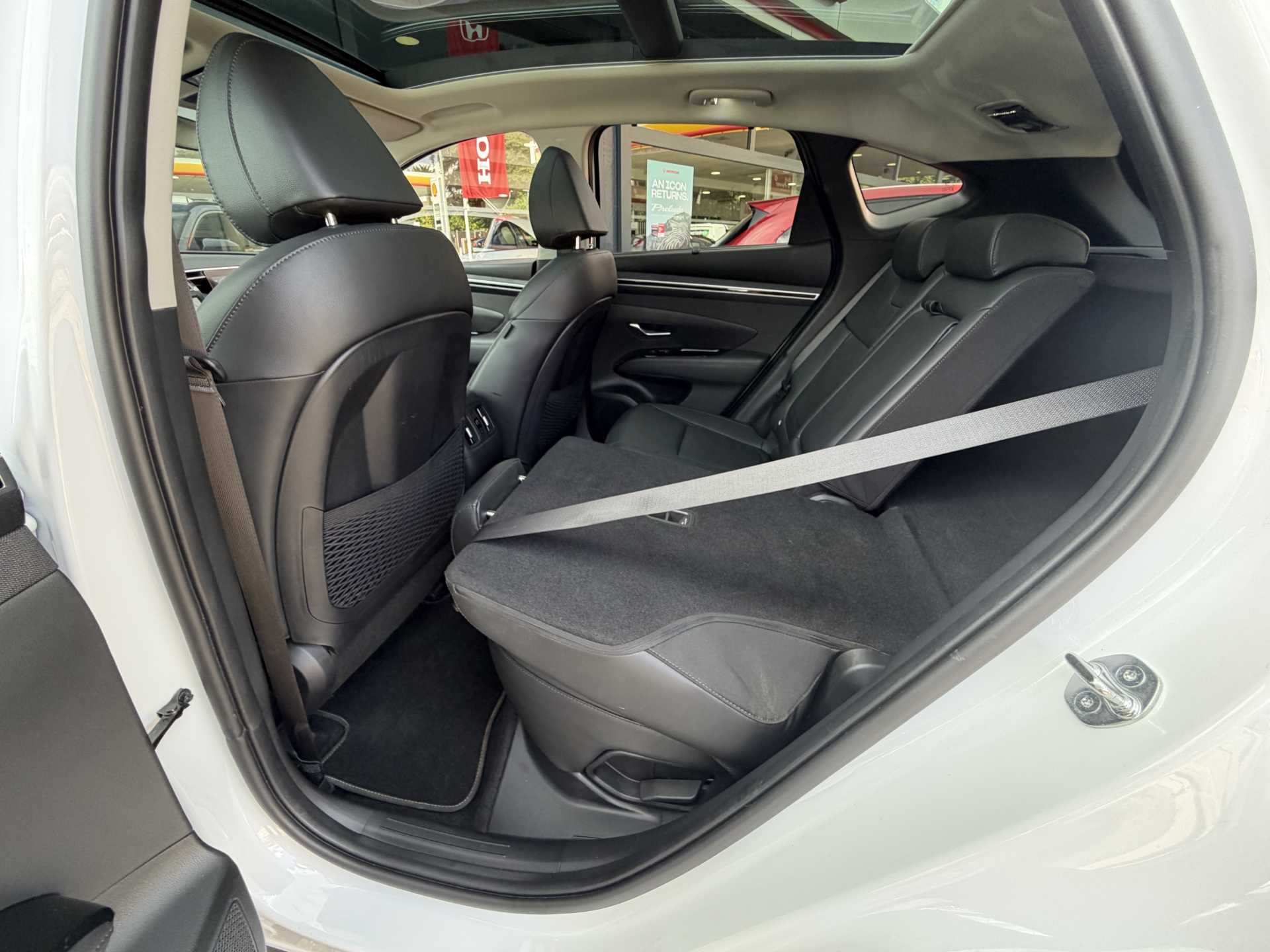 Hyundai TUCSON 1.6 TGDi Plug-in Hybrid Ultimate 5dr 4WD Auto - Image 19
