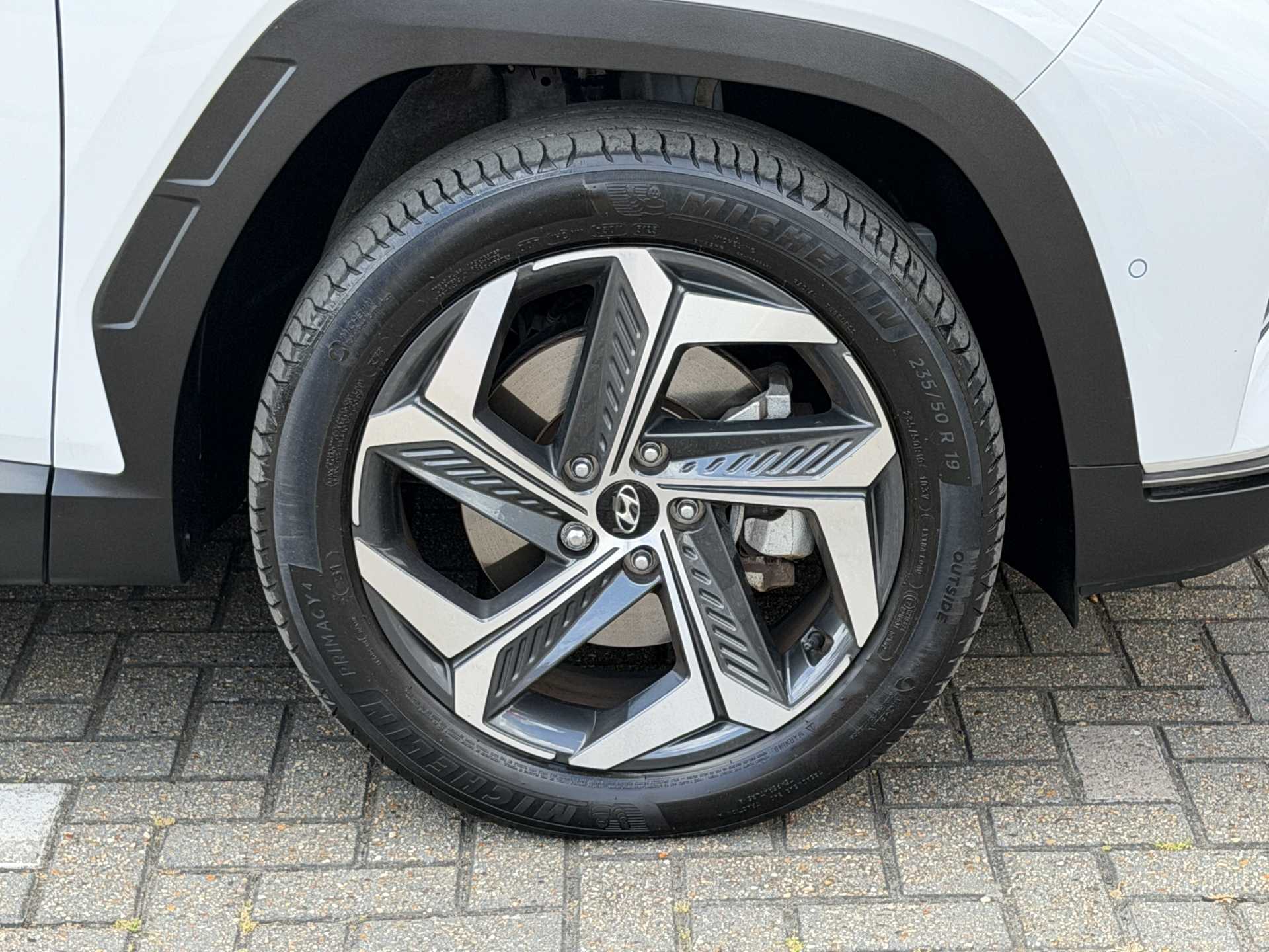 Hyundai TUCSON 1.6 TGDi Plug-in Hybrid Ultimate 5dr 4WD Auto - Image 9