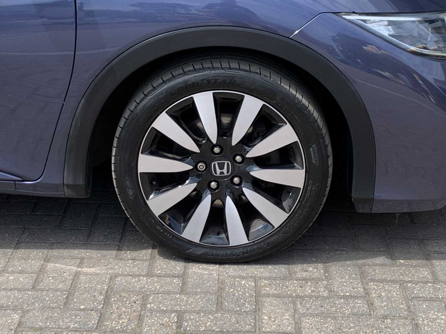 Honda CIVIC 1.8 i-VTEC SE Plus 5dr Auto [Nav] - Image 9