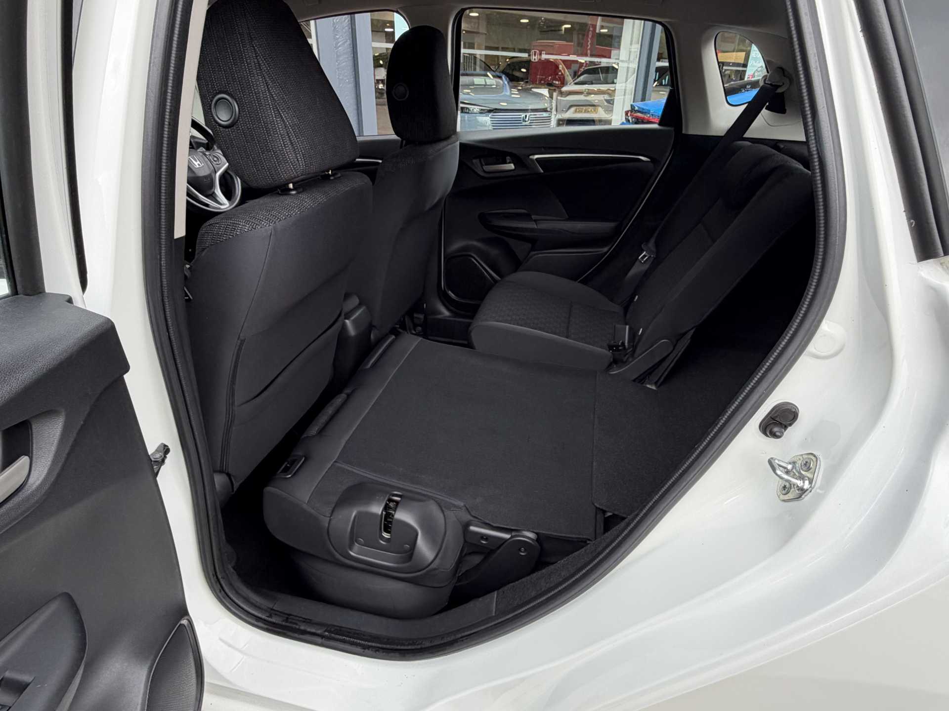 Honda Jazz 1.3 i-VTEC SE 5dr - Image 19