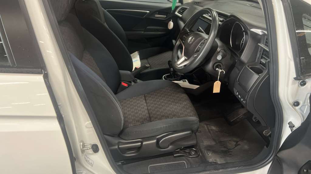 Honda Jazz 1.3 i-VTEC SE 5dr - Image 2