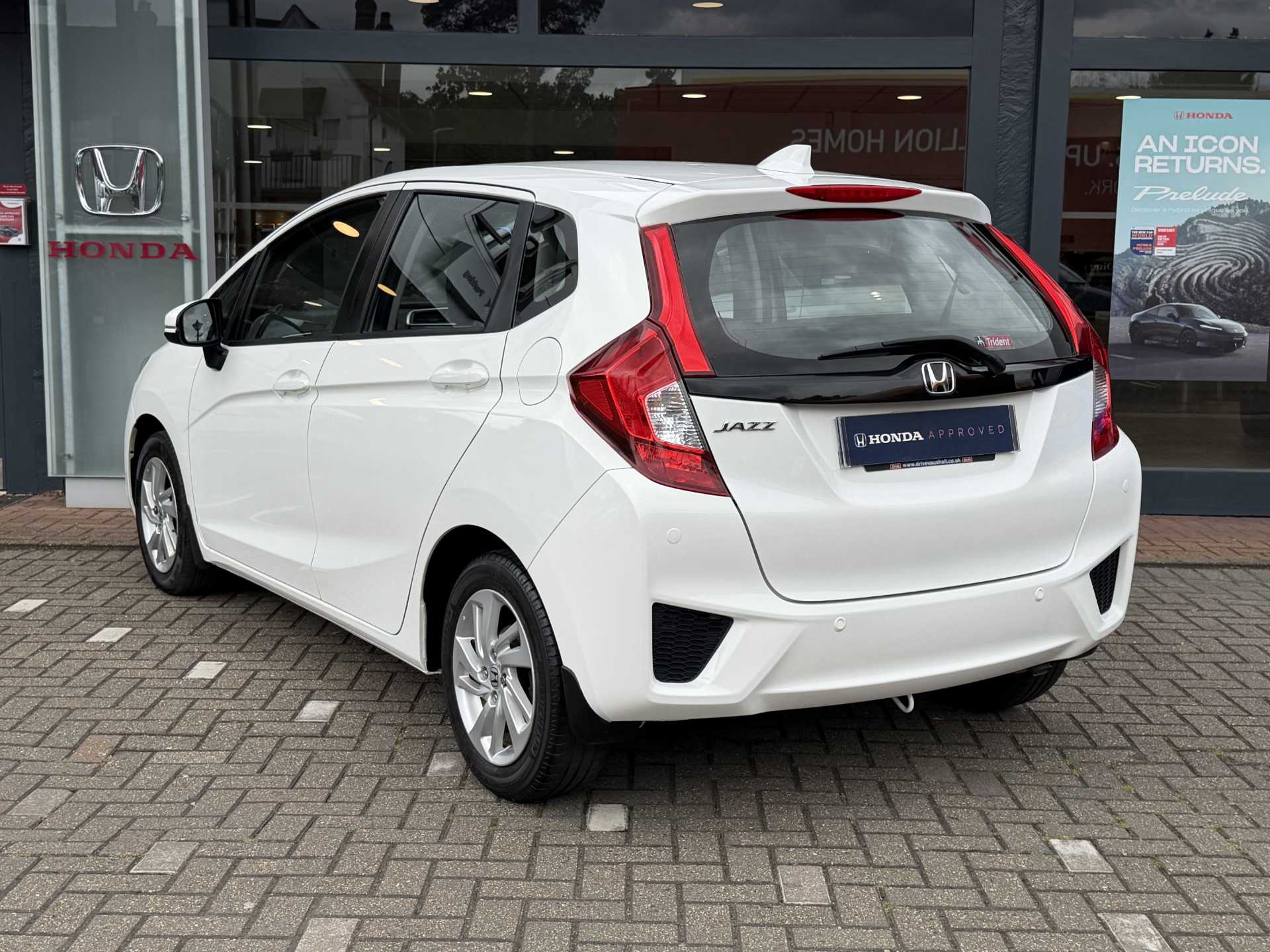 Honda Jazz 1.3 i-VTEC SE 5dr - Image 3