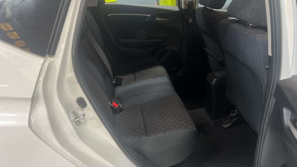 Honda Jazz 1.3 i-VTEC SE 5dr - Image 8