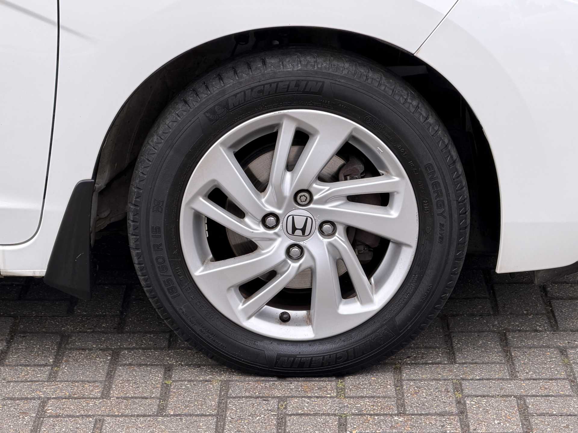 Honda Jazz 1.3 i-VTEC SE 5dr - Image 9