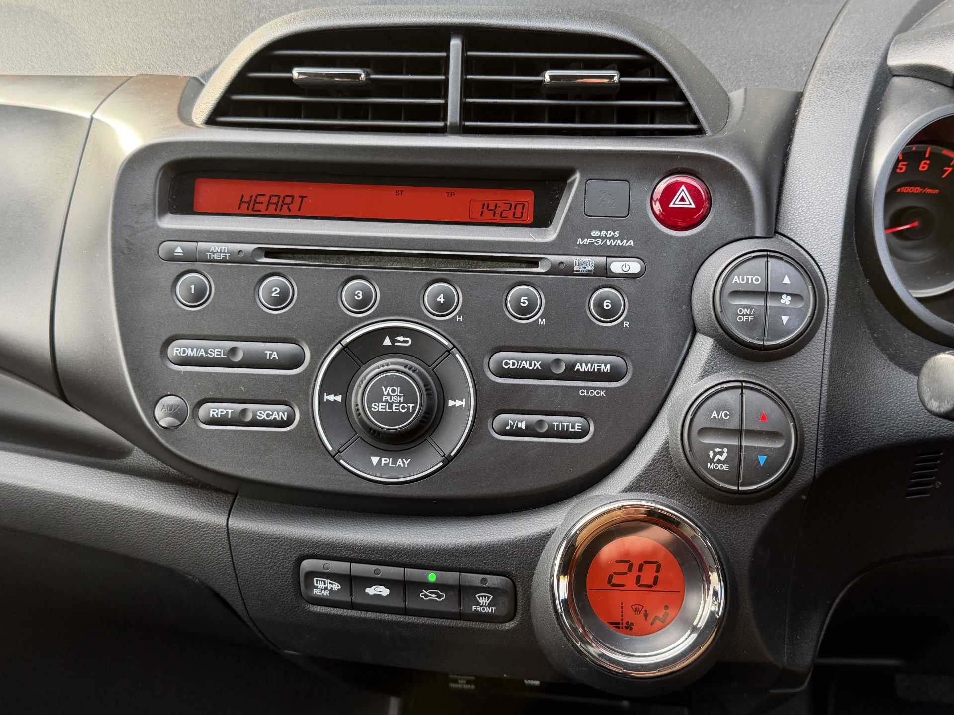 Honda Jazz 1.4 i-VTEC ES Plus 5dr CVT - Image 14