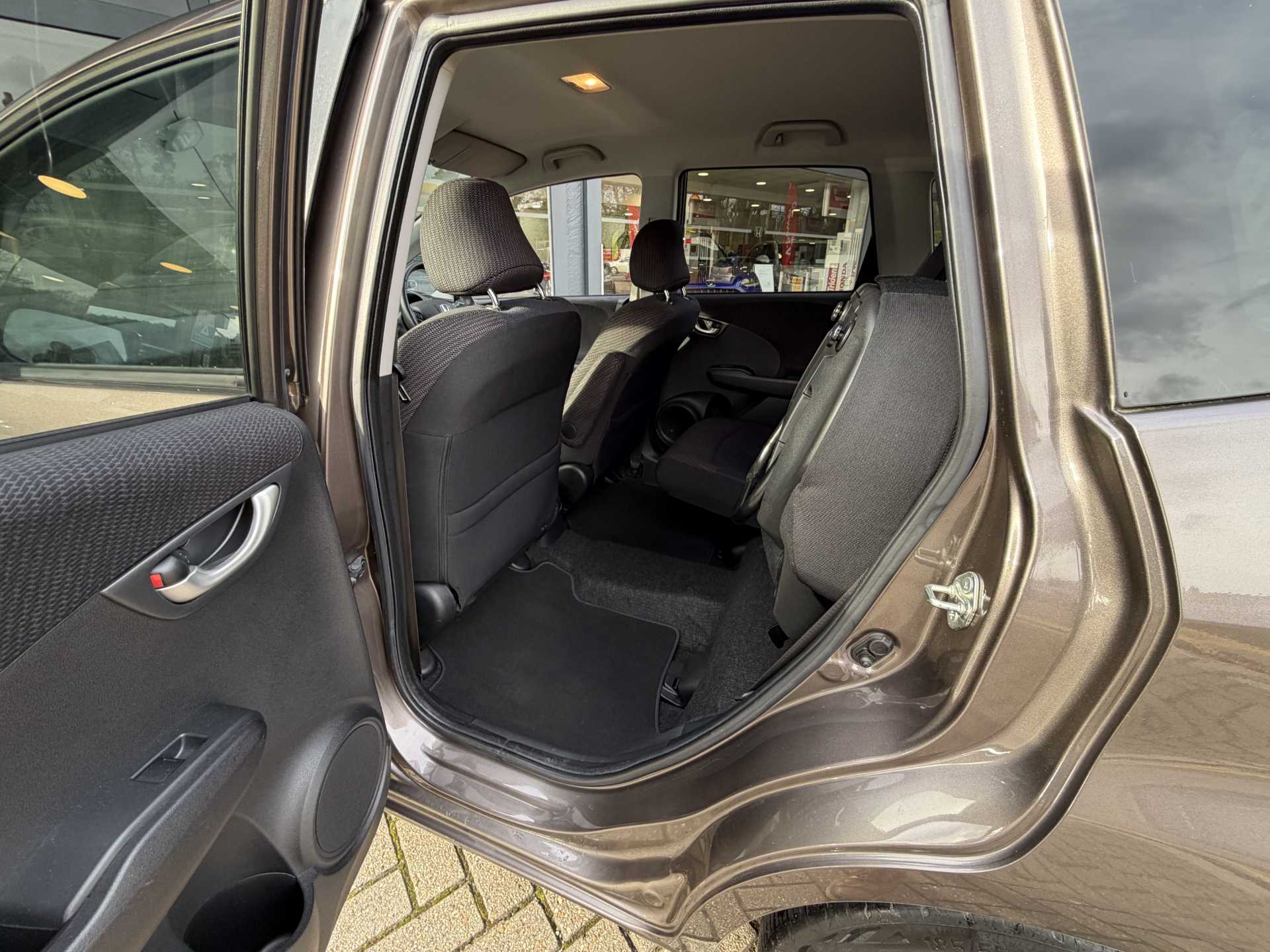 Honda Jazz 1.4 i-VTEC ES Plus 5dr CVT - Image 19