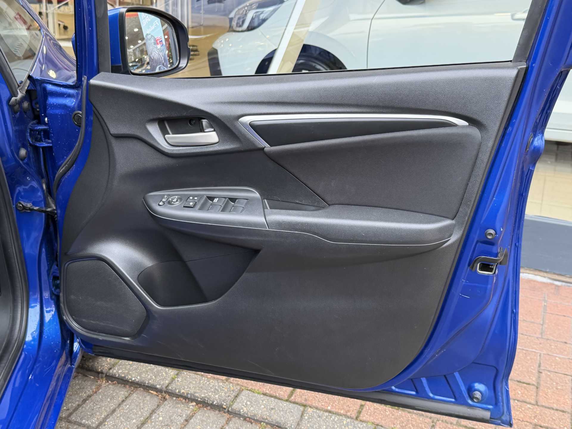 Honda Jazz 1.3 i-VTEC SE Navi 5dr CVT - Image 17