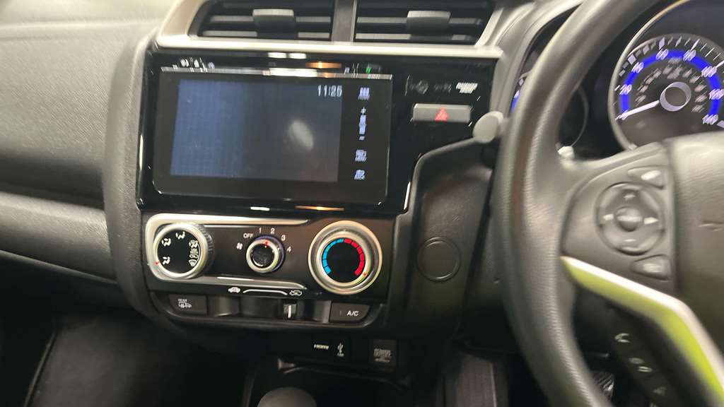 Honda Jazz 1.3 i-VTEC SE Navi 5dr CVT - Image 4