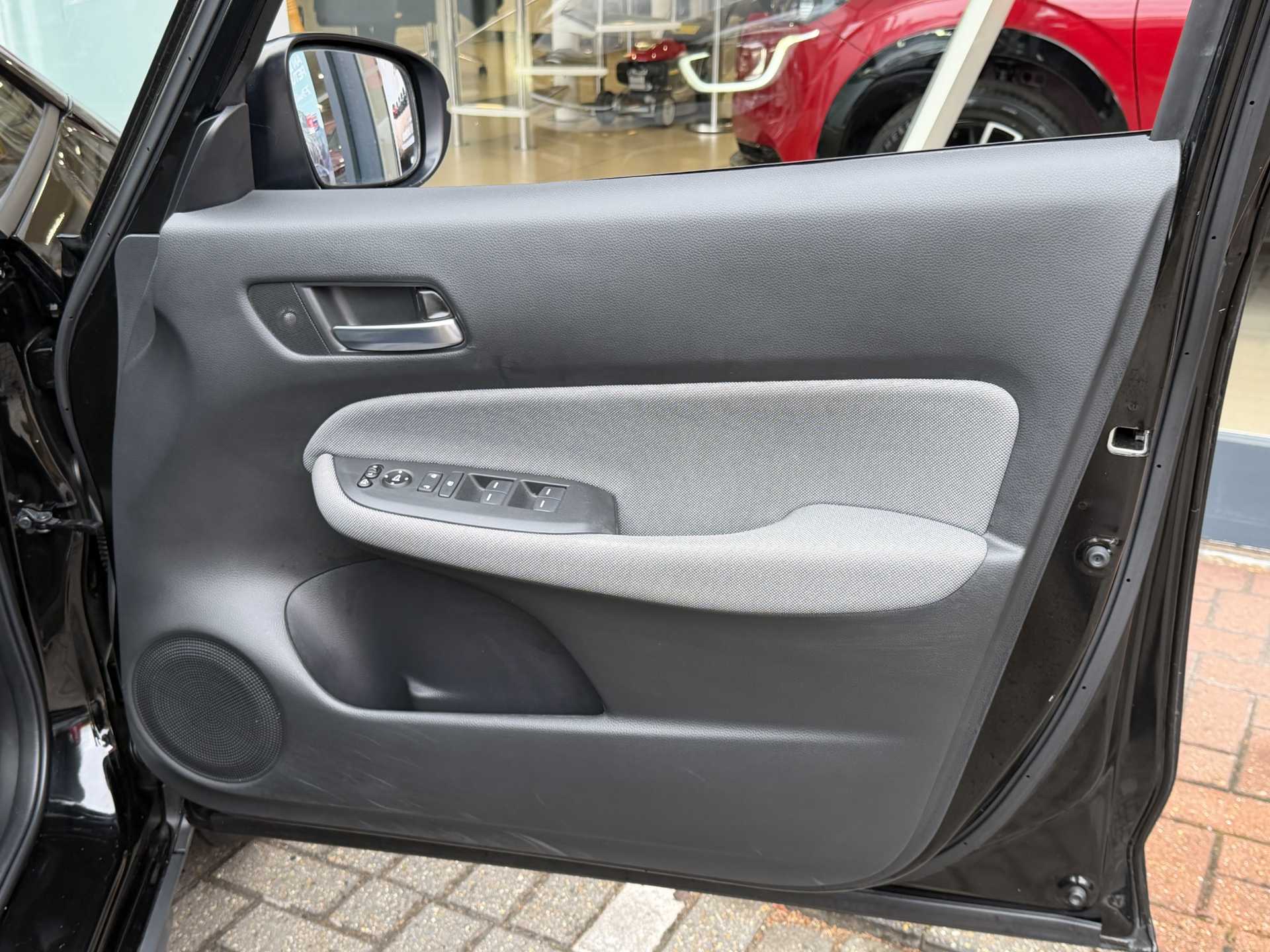 Honda Jazz 1.5 i-MMD Hybrid Crosstar EX 5dr eCVT — image 17