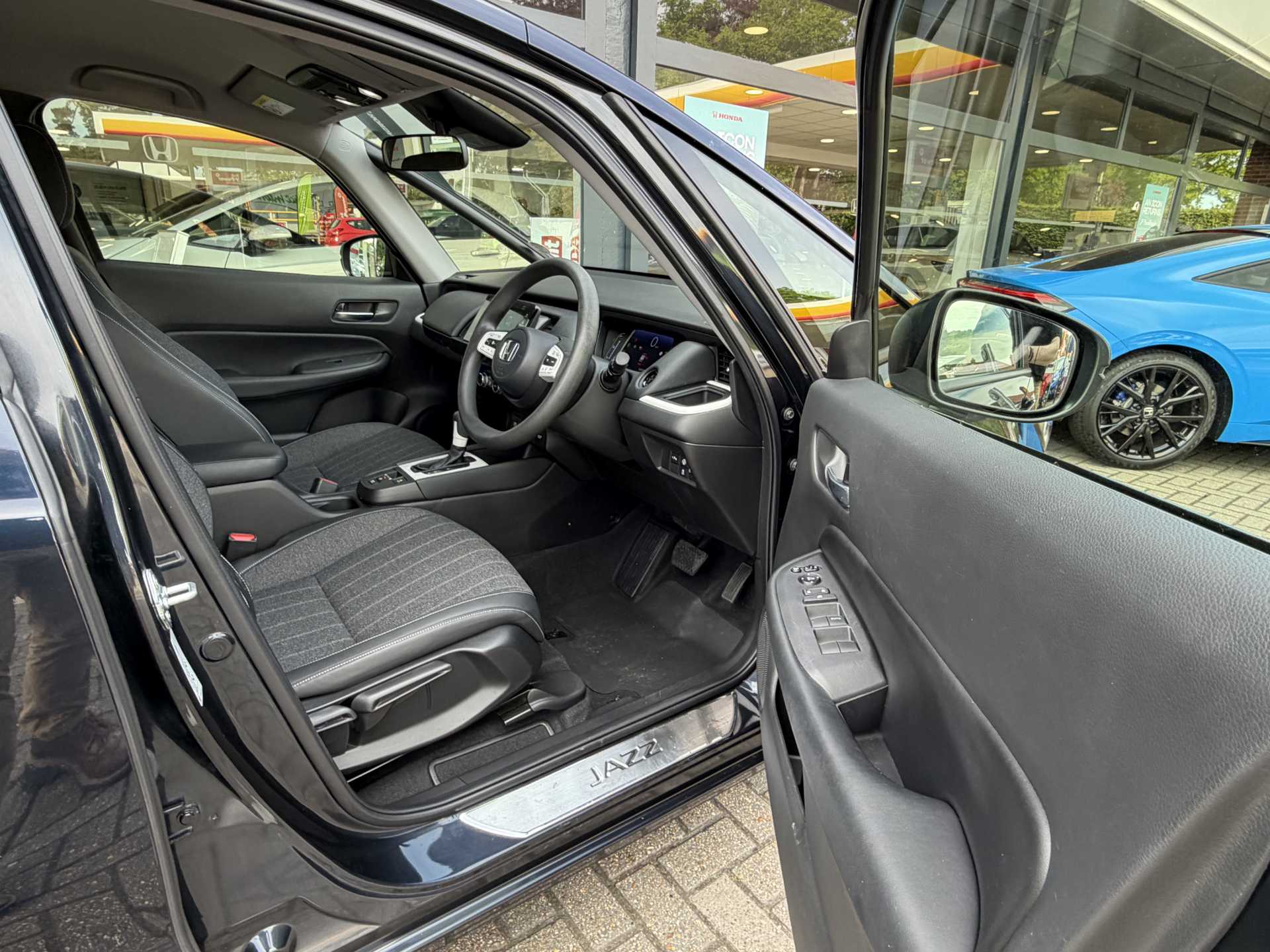 Honda Jazz 1.5 i-MMD Hybrid SR 5dr eCVT - Image 15