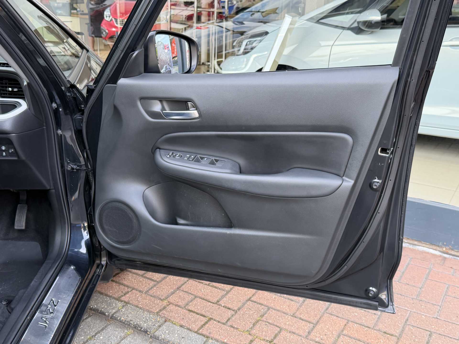 Honda Jazz 1.5 i-MMD Hybrid SR 5dr eCVT - Image 17