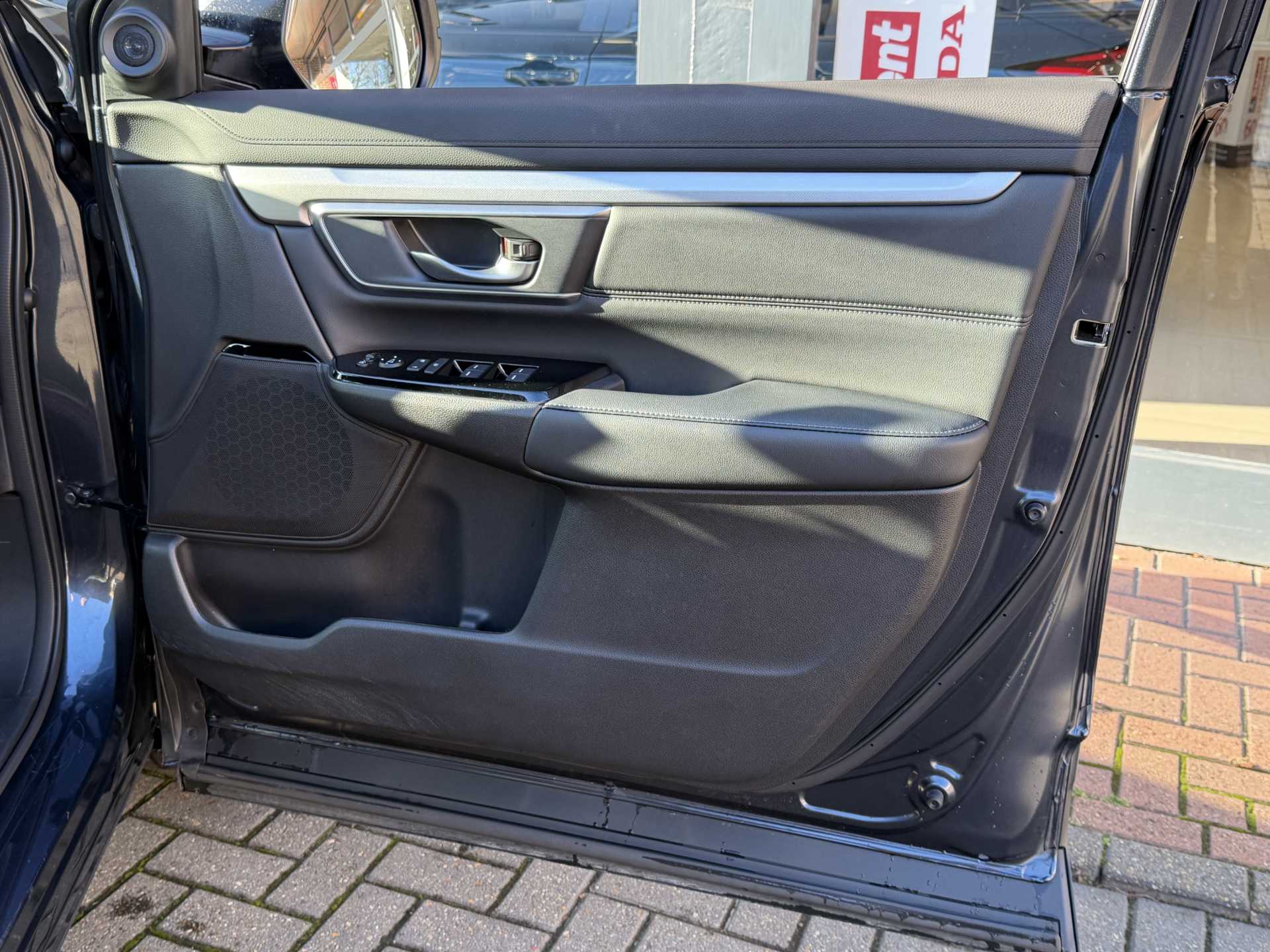 Honda CR-V 2.0 i-MMD Hybrid SR 5dr eCVT - Image 17