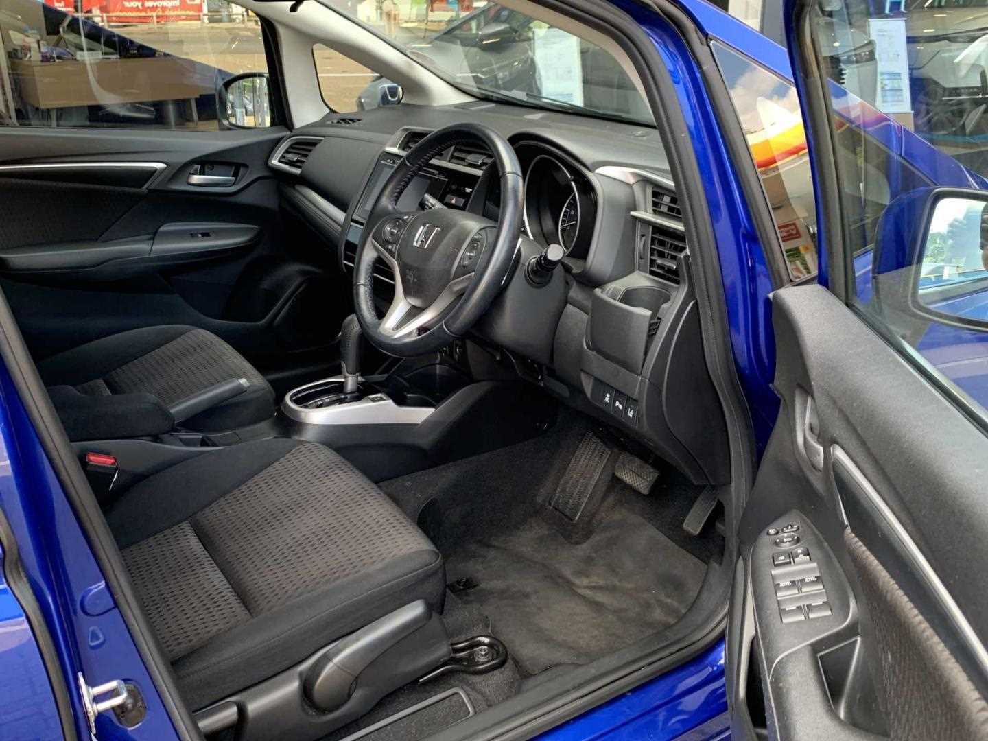 Honda JAZZ 1.3 i-VTEC EX 5dr CVT - Image 15