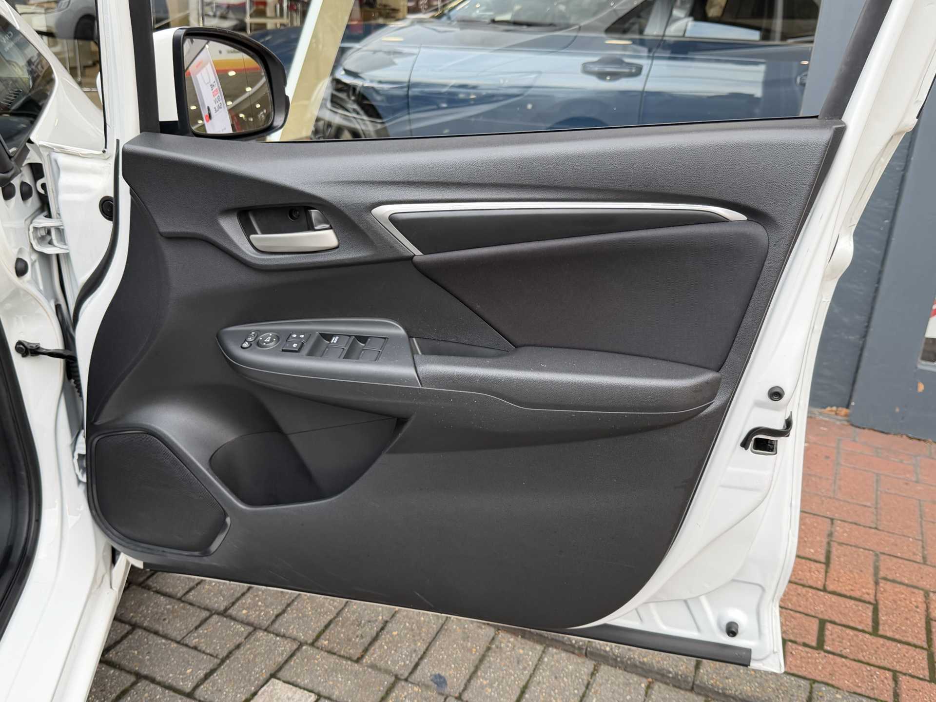 Honda Jazz 1.3 i-VTEC SE Navi 5dr CVT - Image 17