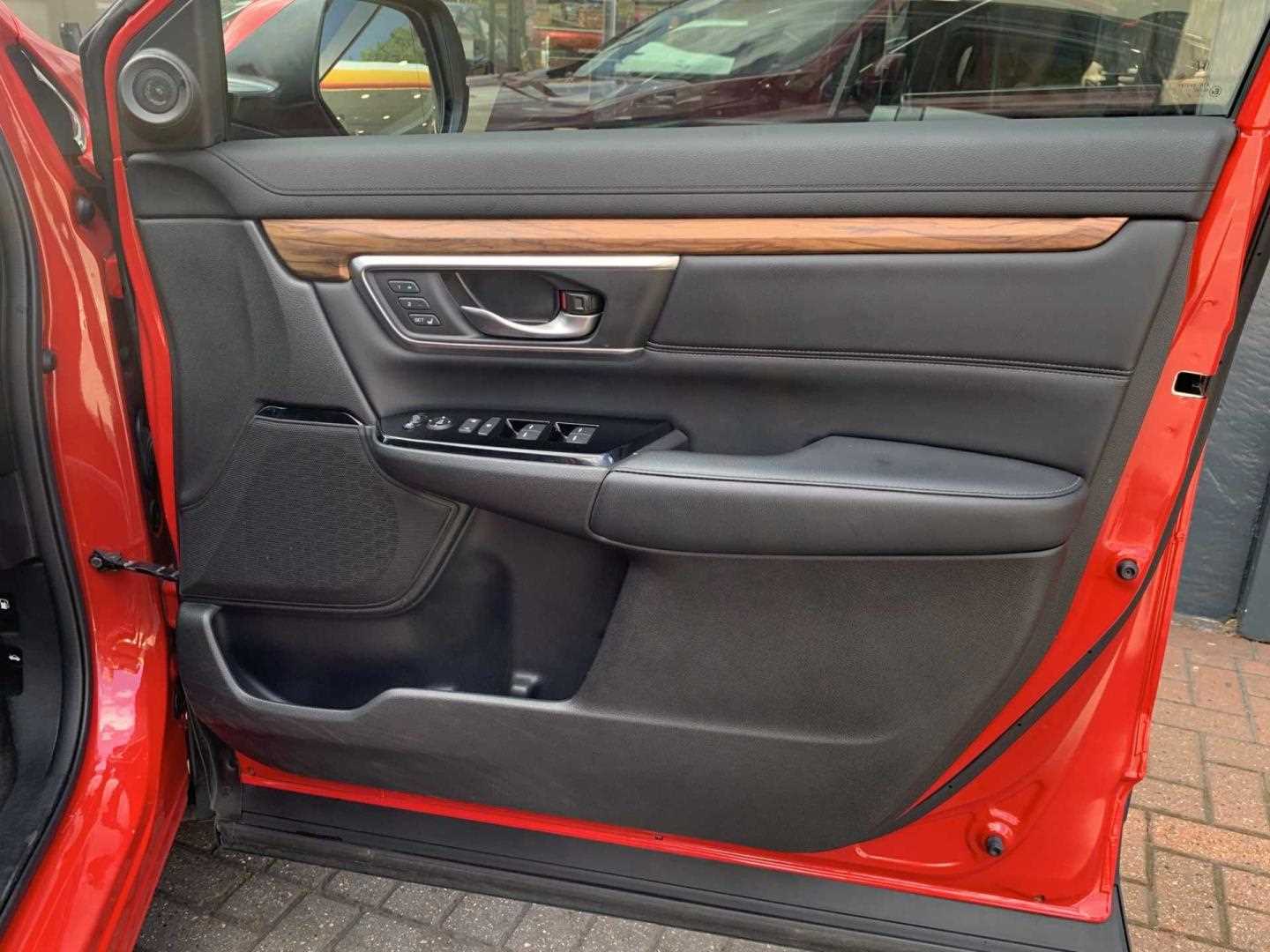 Honda CR-V 2.0 i-MMD Hybrid EX 5dr eCVT - Image 17