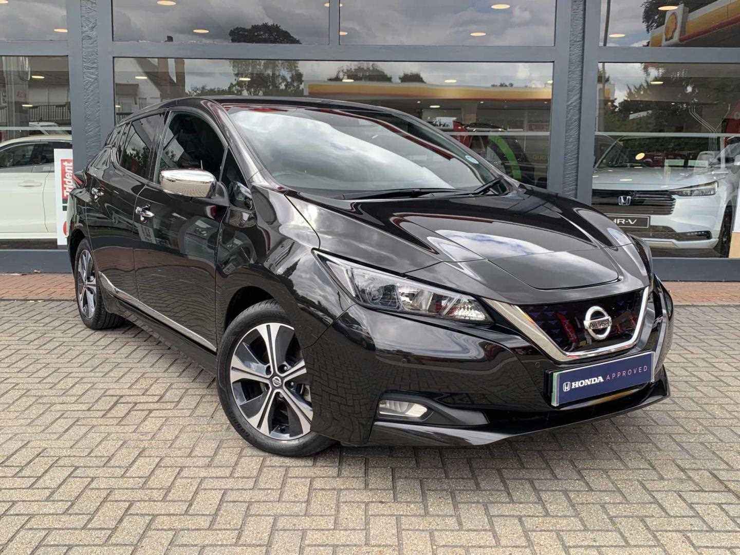 Nissan LEAF 110kW 10 40kWh 5dr Auto - Image 1