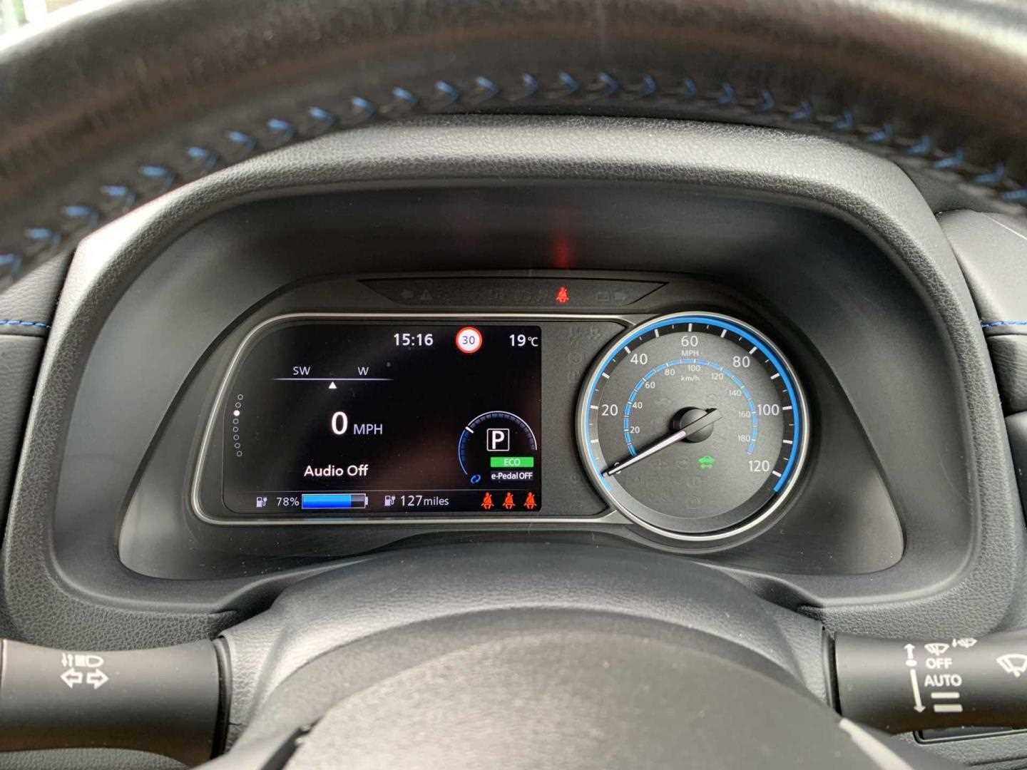 Nissan LEAF 110kW 10 40kWh 5dr Auto - Image 11