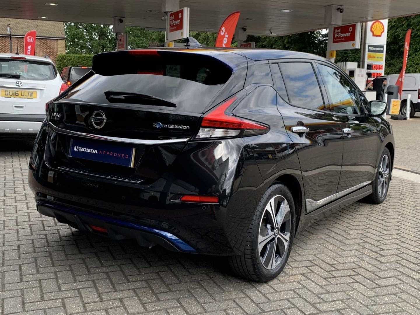 Nissan LEAF 110kW 10 40kWh 5dr Auto - Image 12