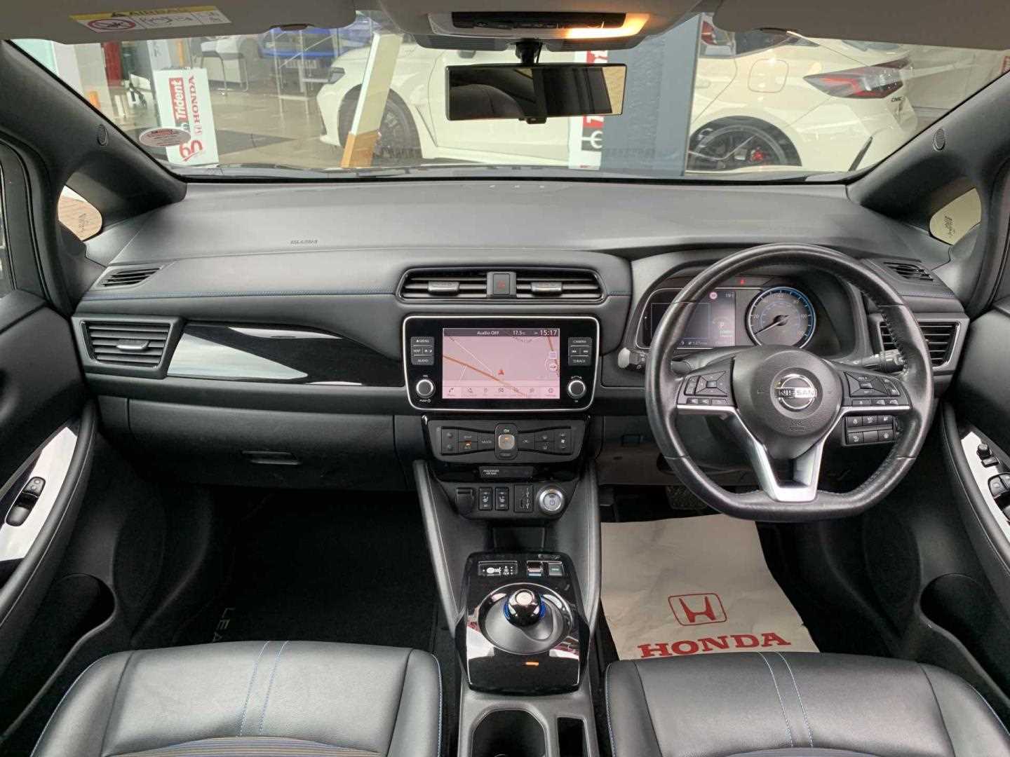 Nissan LEAF 110kW 10 40kWh 5dr Auto - Image 4