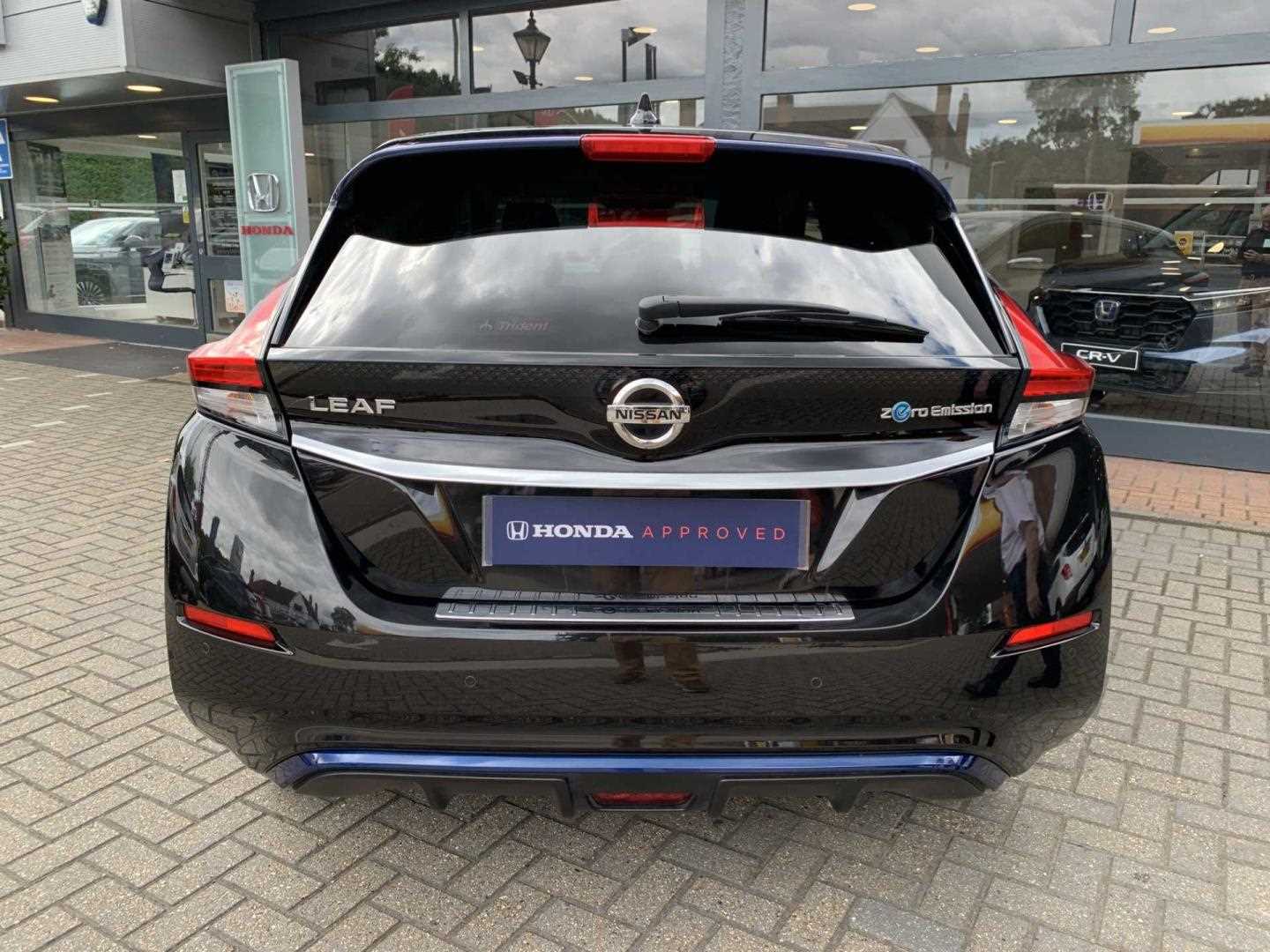 Nissan LEAF 110kW 10 40kWh 5dr Auto - Image 7