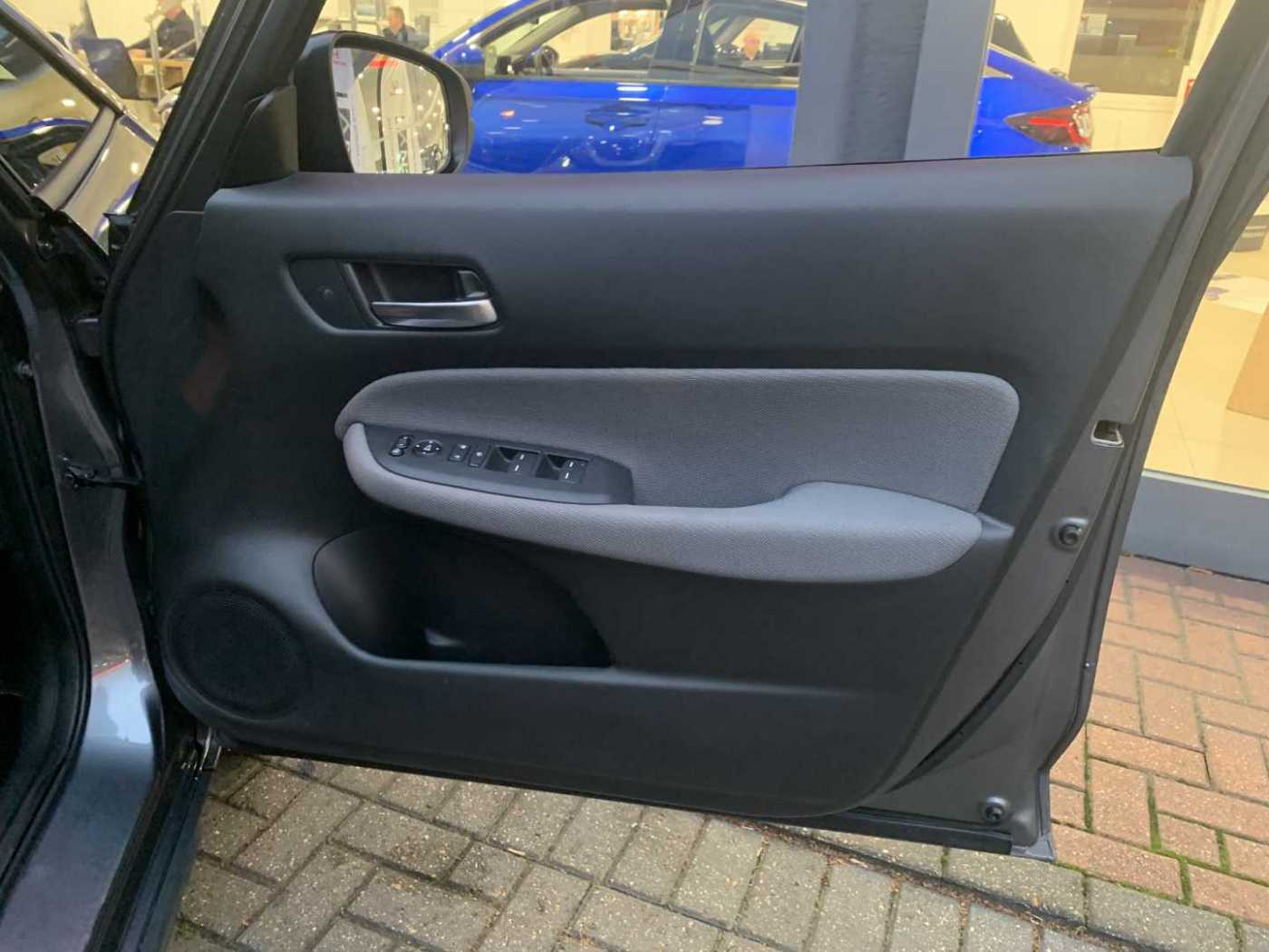 Honda Jazz 1.5 i-MMD Hybrid Crosstar EX 5dr eCVT - Image 17