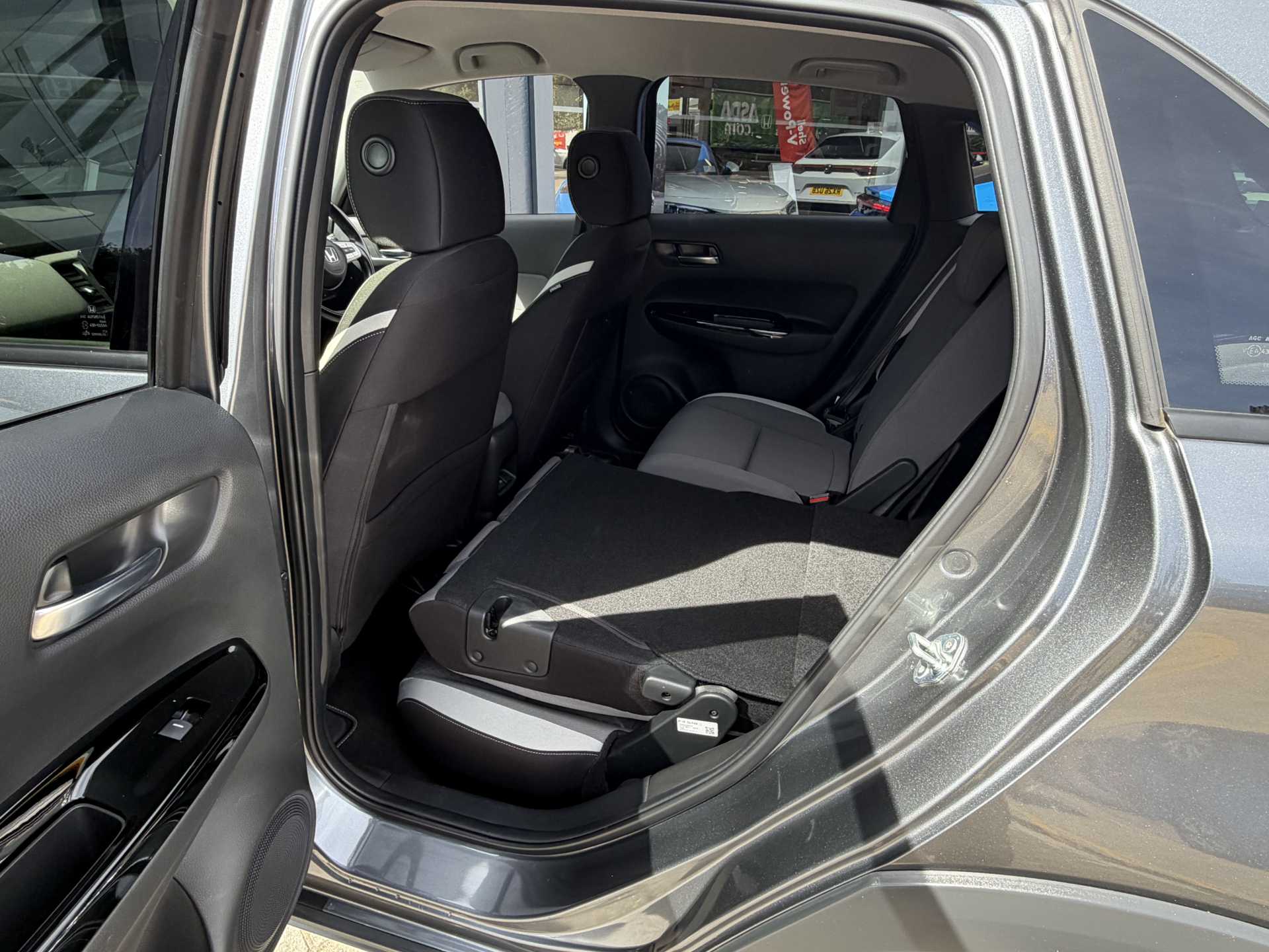 Honda Jazz 1.5 i-MMD Hybrid Crosstar EX 5dr eCVT - Image 19