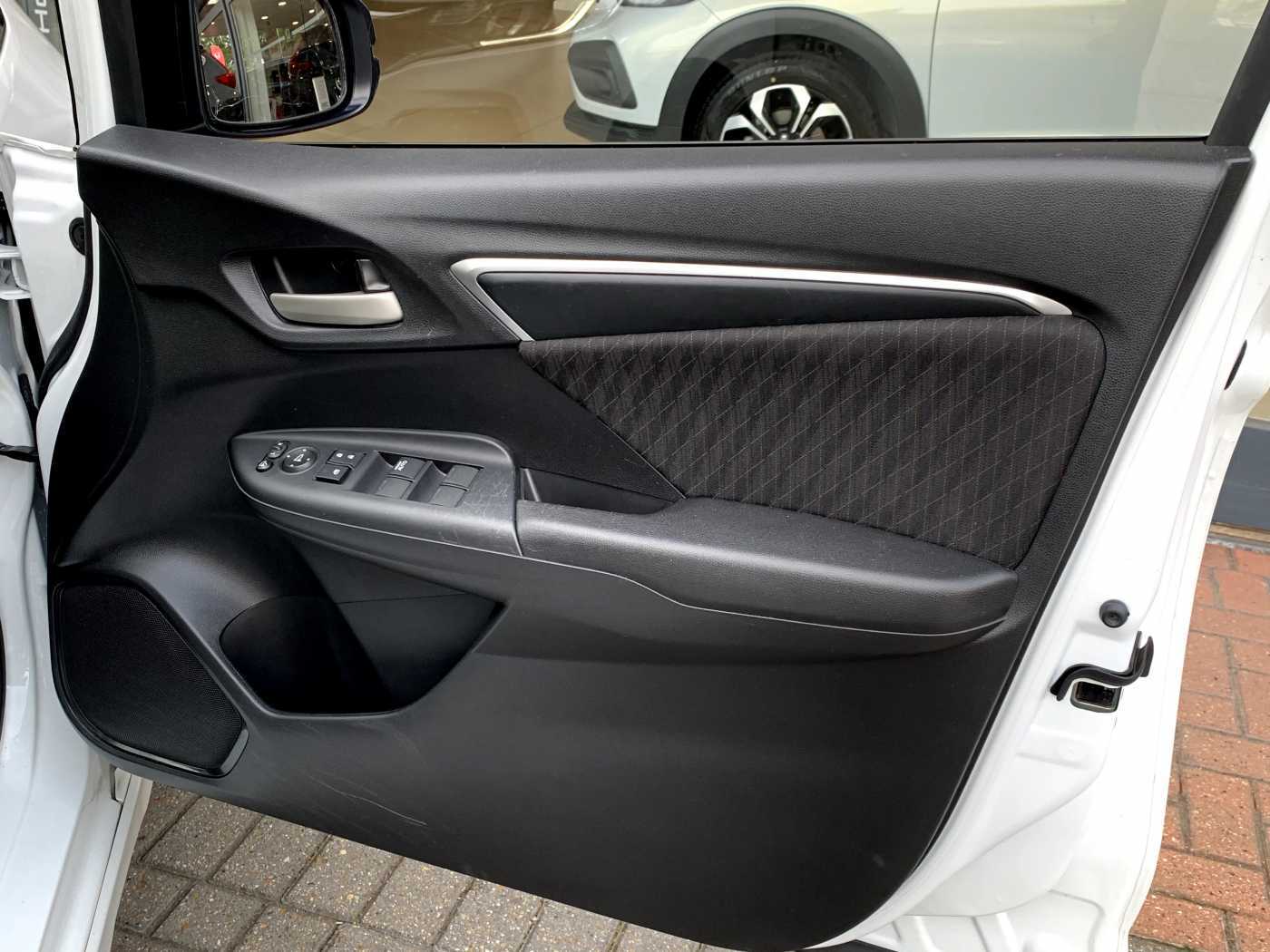 Honda Jazz 1.5 i-VTEC Sport 5dr Navi CVT - Image 17