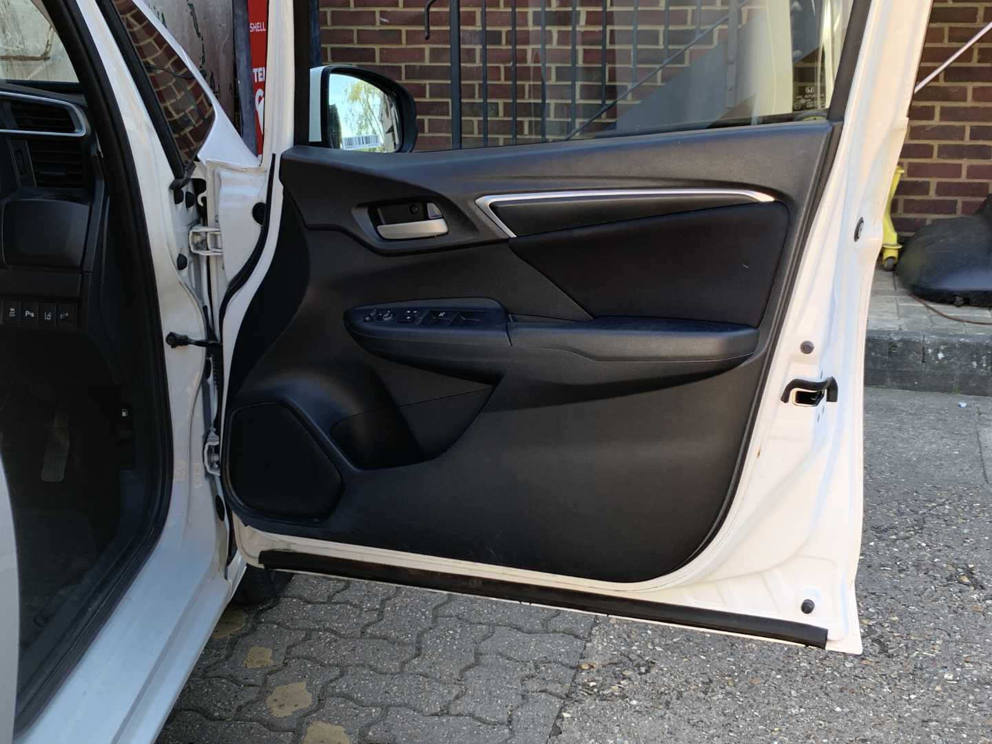 Honda JAZZ 1.3 SE 5dr - Image 17