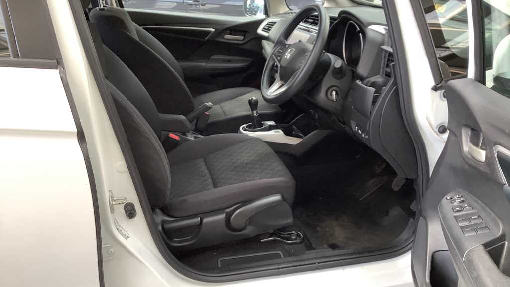 Honda JAZZ 1.3 SE 5dr - Image 2