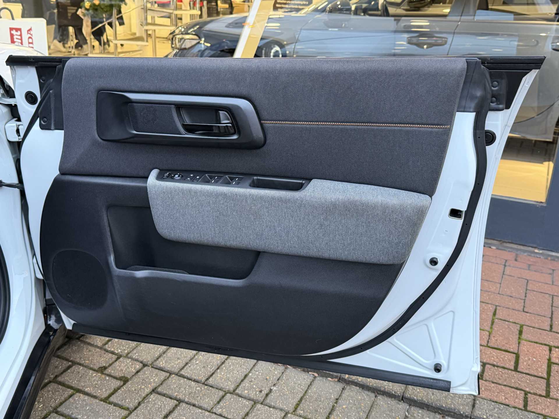 Honda e 100kW 36kWh 5dr Auto - Image 17