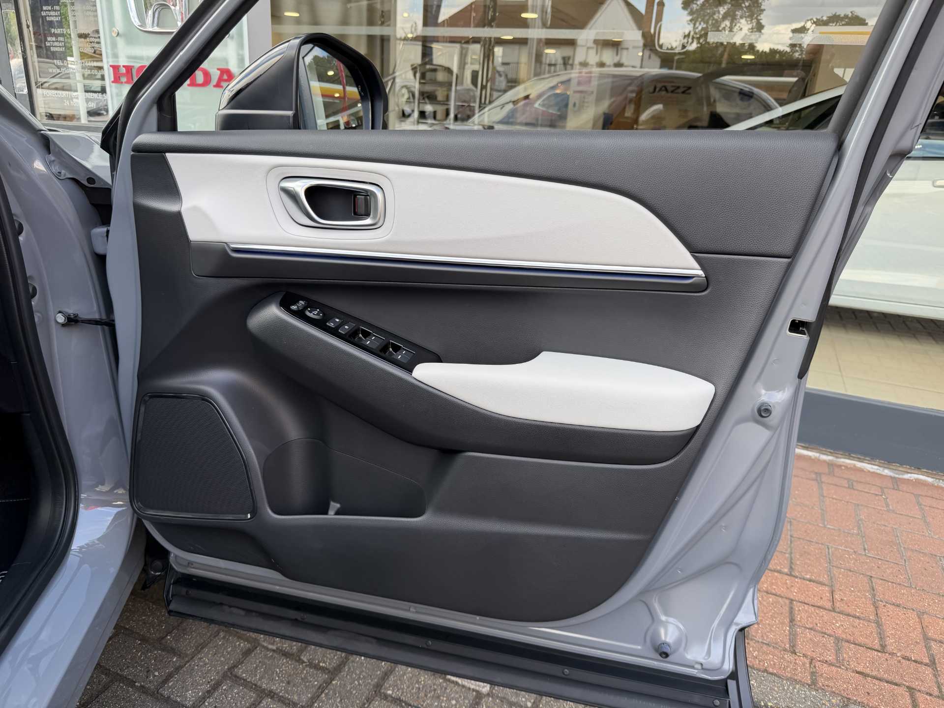 Honda e-Ny1 150kW Advance 69kWh 5dr Auto - Image 17