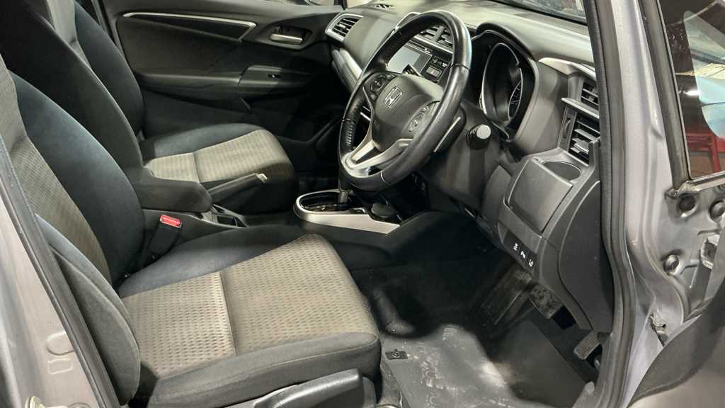 Honda JAZZ 1.3 i-VTEC EX Navi 5dr CVT - Image 2